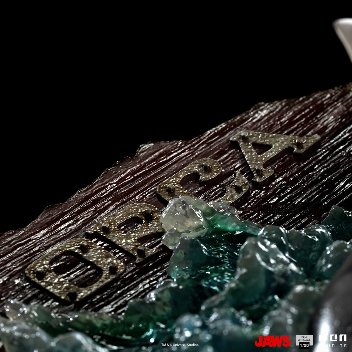 PRE-ORDER Jaws Attack Demi Art Scale 1/20