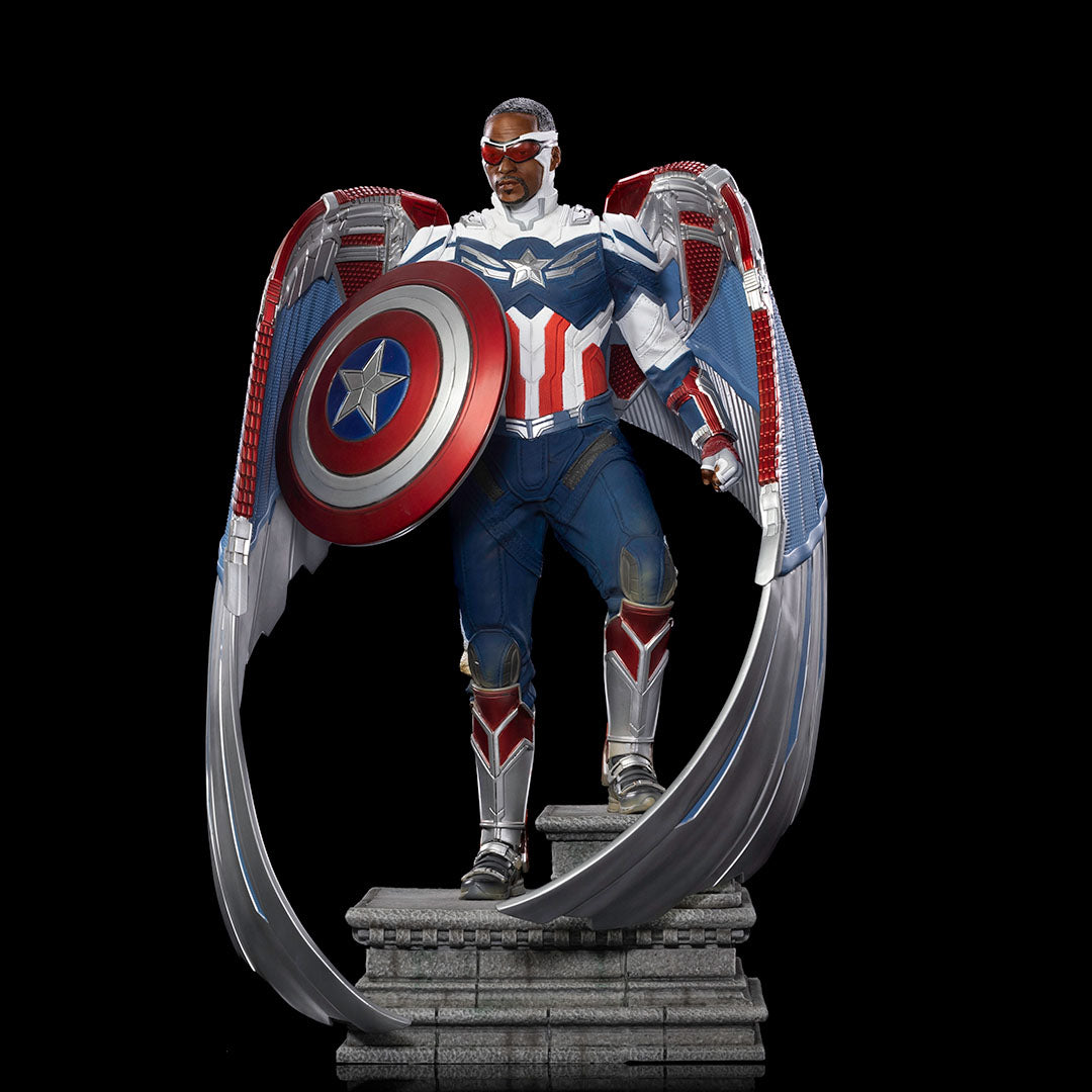 PRE-ORDER Falcon and the Winter Soldier - Captain America Sam Wilson Closed Wings Version Legacy Replica 1/4
