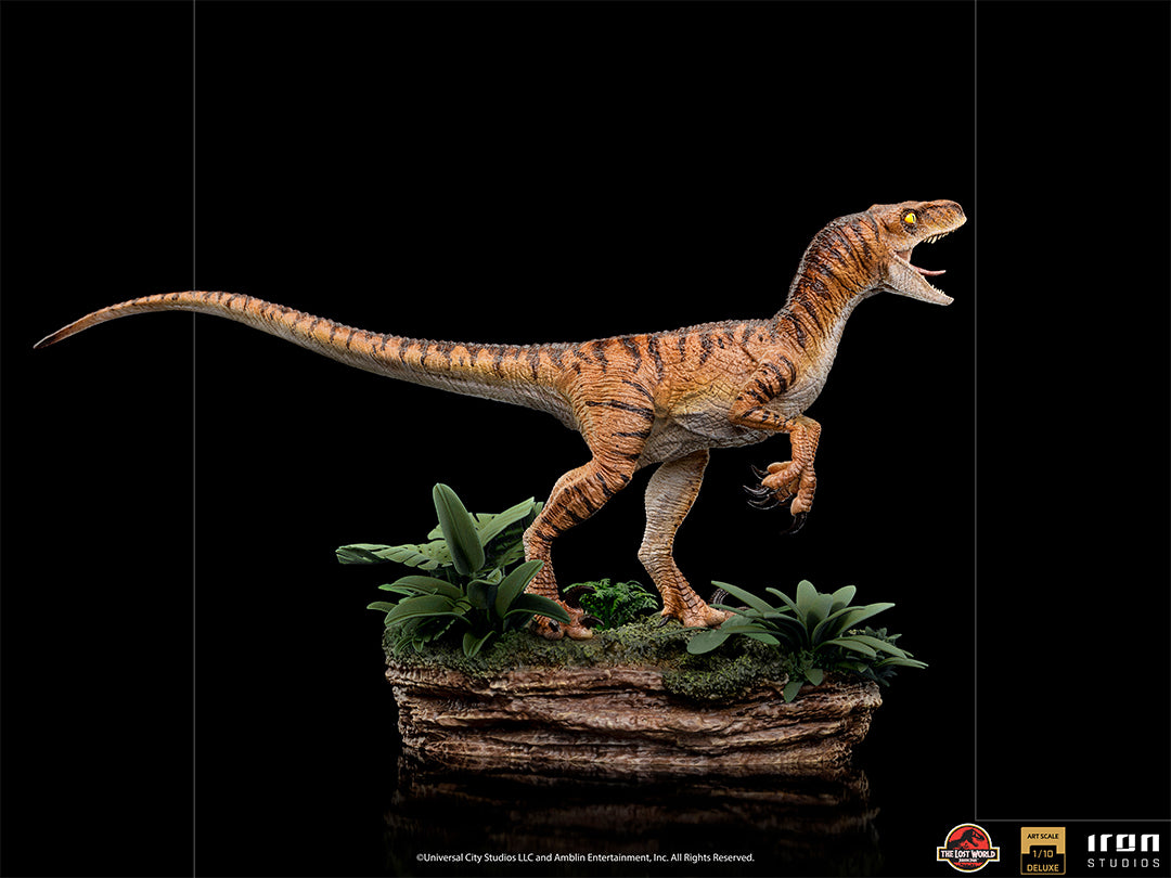 PRE-ORDER Jurassic World Fallen Kingdom - Velociraptor Deluxe Art Scale 1/10