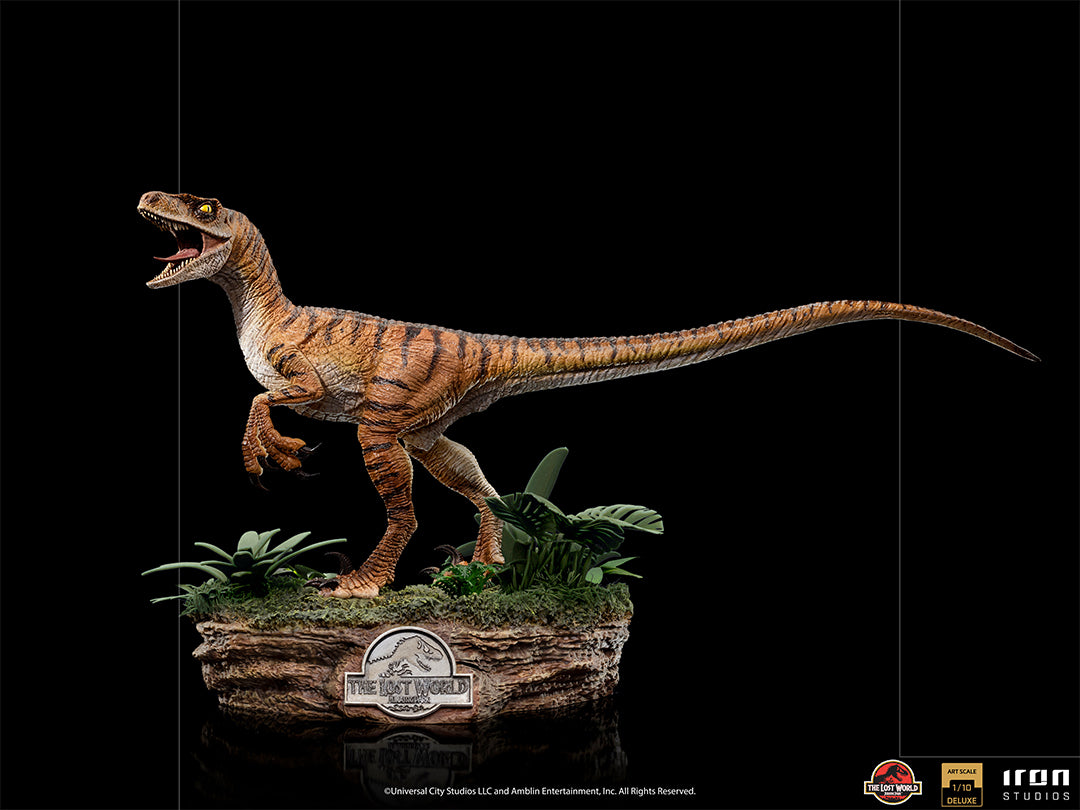 PRE-ORDER Jurassic World Fallen Kingdom - Velociraptor Deluxe Art Scale 1/10
