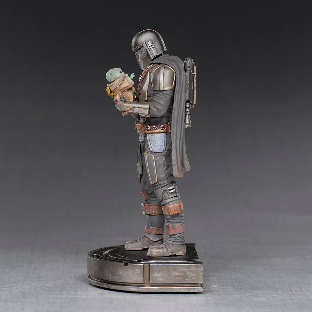 PRE-ORDER The Mandalorian - The Mandalorian and Grogu Art Scale 1/10