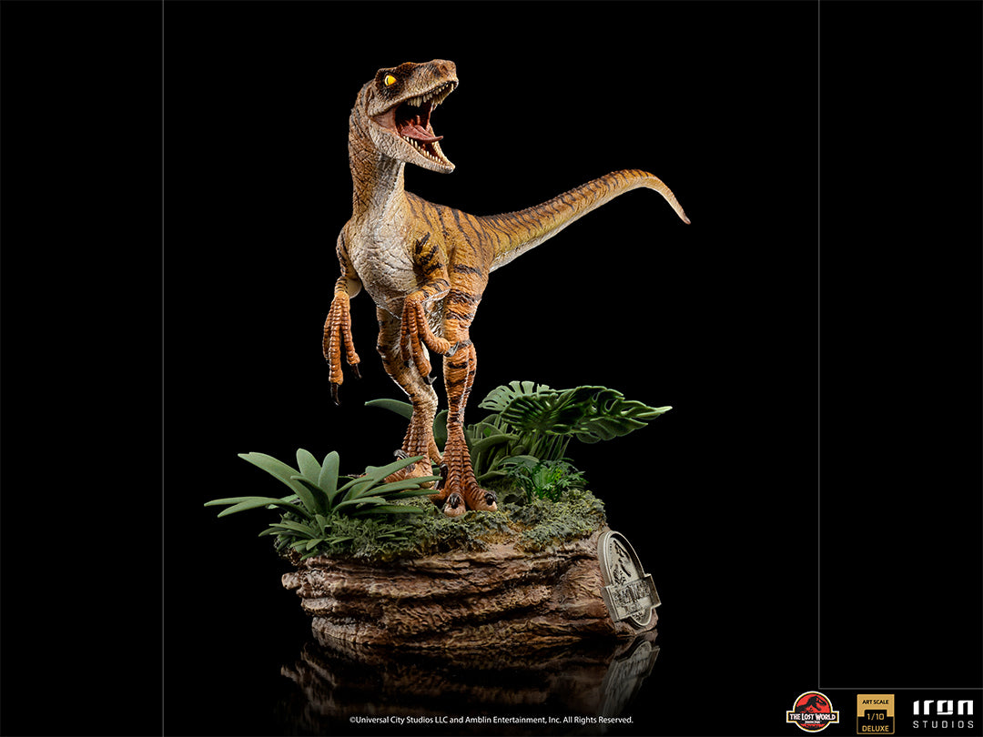 PRE-ORDER Jurassic World Fallen Kingdom - Velociraptor Deluxe Art Scale 1/10