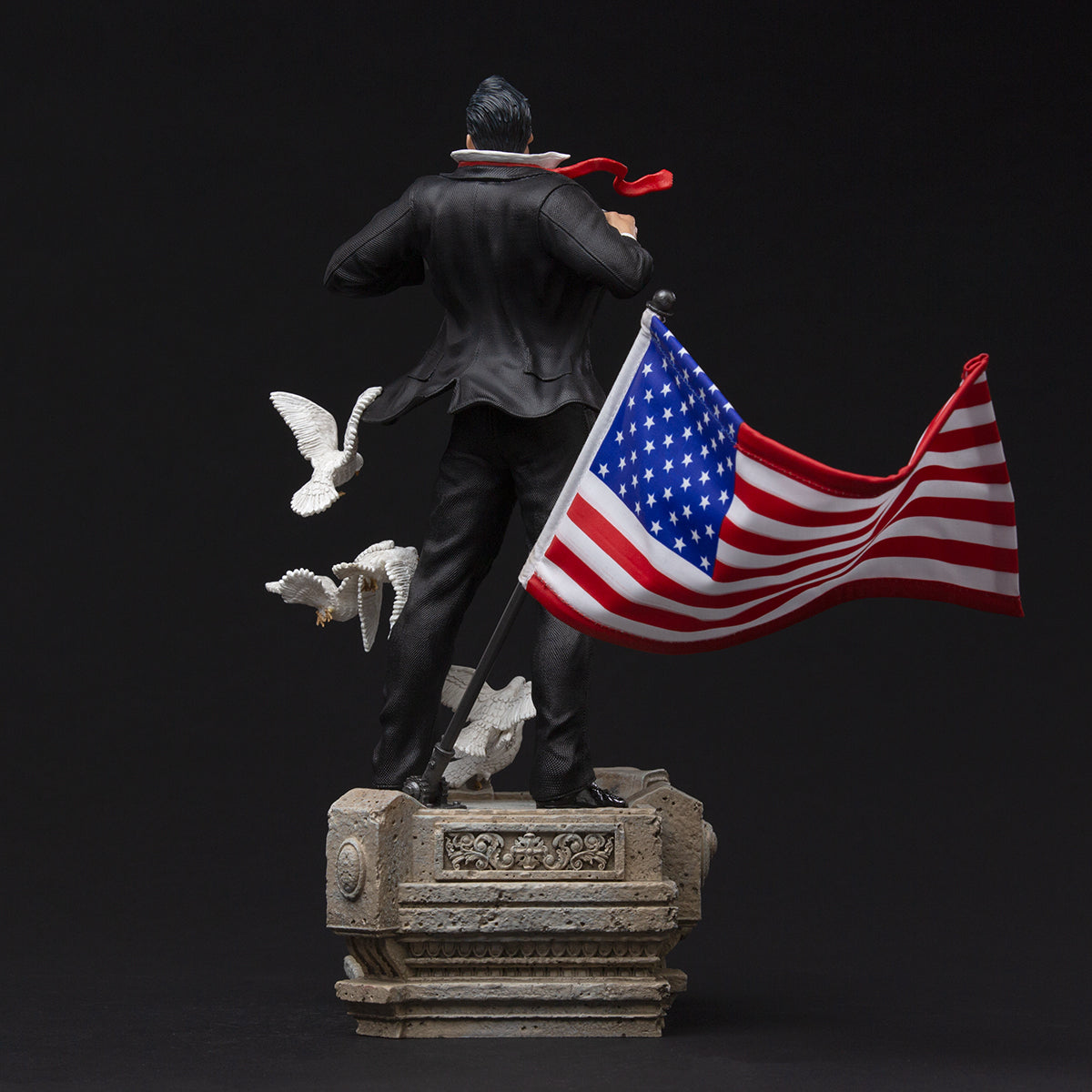 PRE-ORDER DC Comics - Clark Kent Deluxe Statue Art Scale 1/10