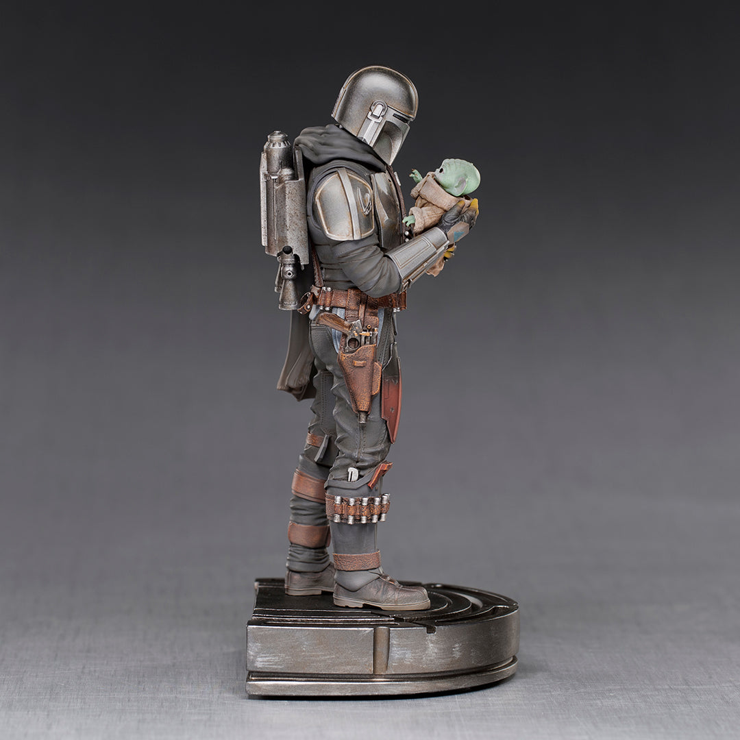 PRE-ORDER The Mandalorian - The Mandalorian and Grogu Art Scale 1/10