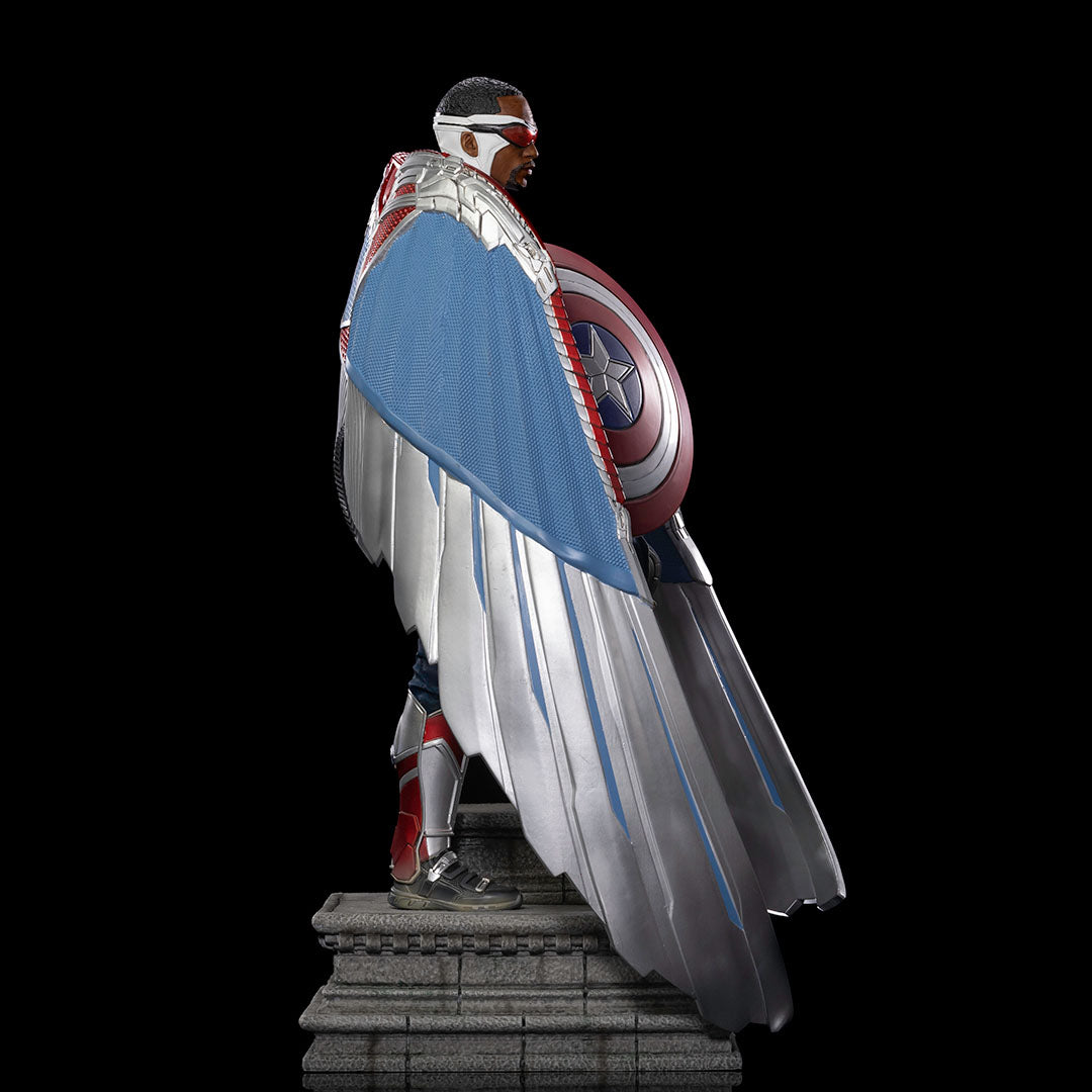 PRE-ORDER Falcon and the Winter Soldier - Captain America Sam Wilson Closed Wings Version Legacy Replica 1/4