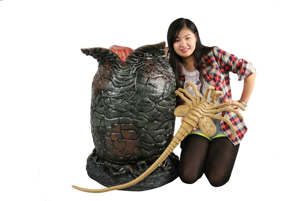PRE-ORDER Foam Prop Replica - Alien - Life-Size Egg and Facehugger