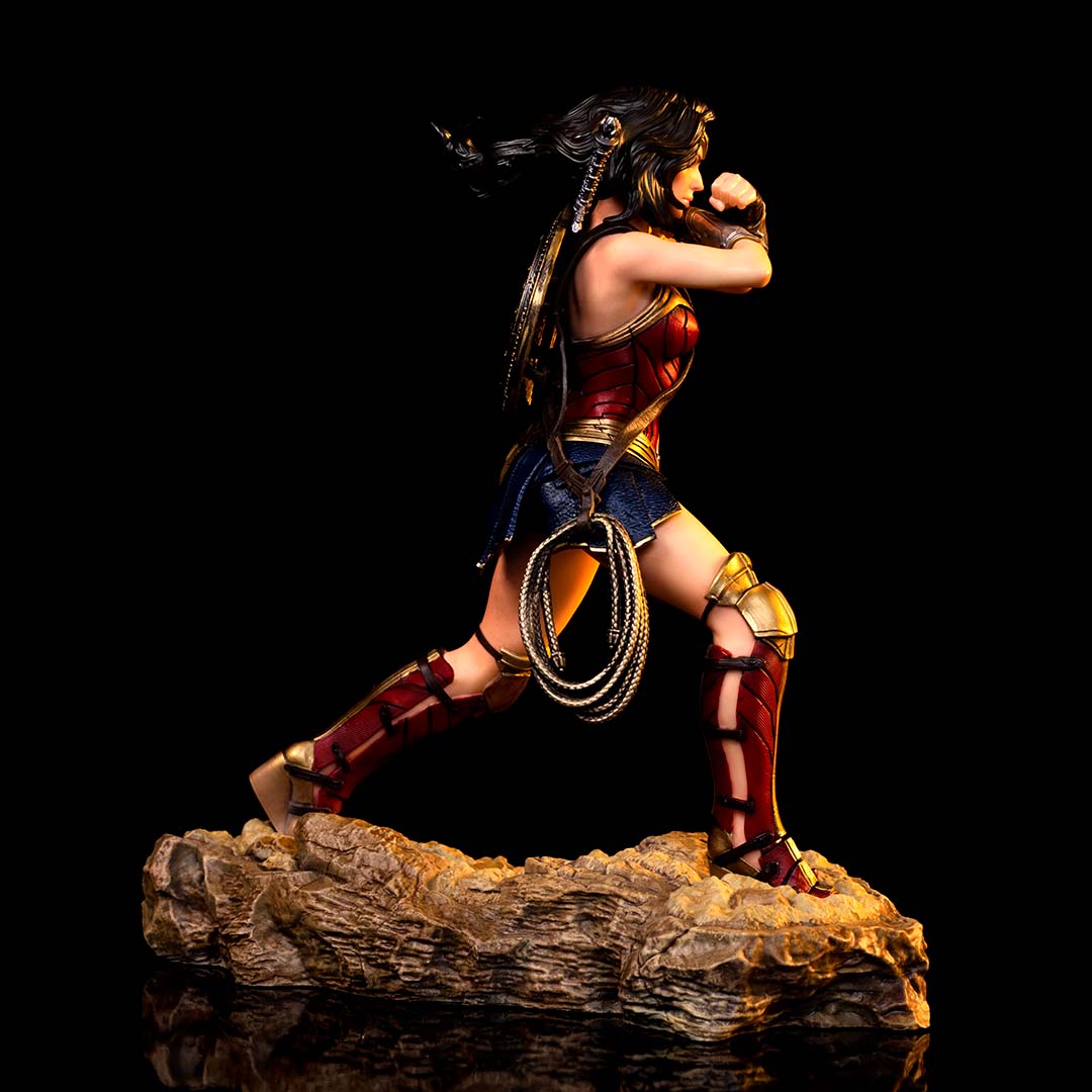 PRE-ORDER Zack Snyder's Justice League - Wonder Woman Art Scale 1/10