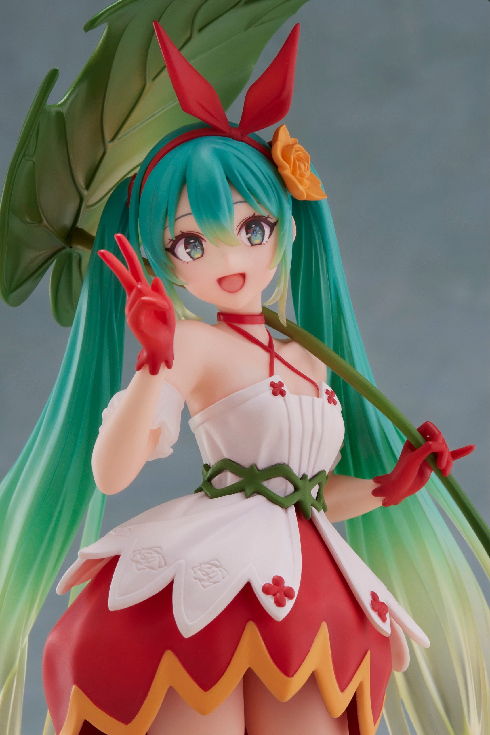 PRE-ORDER Hatsune Miku in Wonderland Figure - Thumbelina
