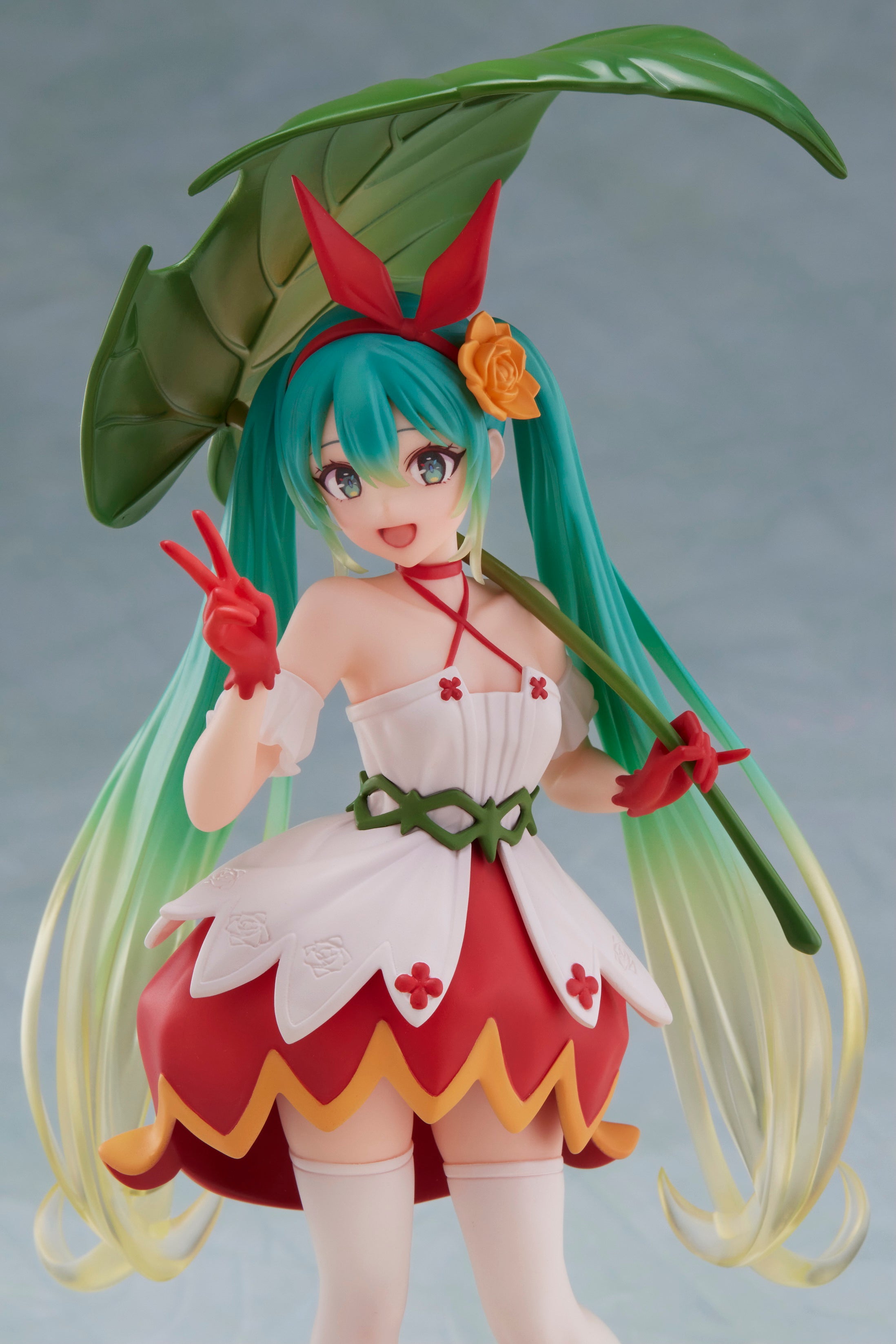 PRE-ORDER Hatsune Miku in Wonderland Figure - Thumbelina