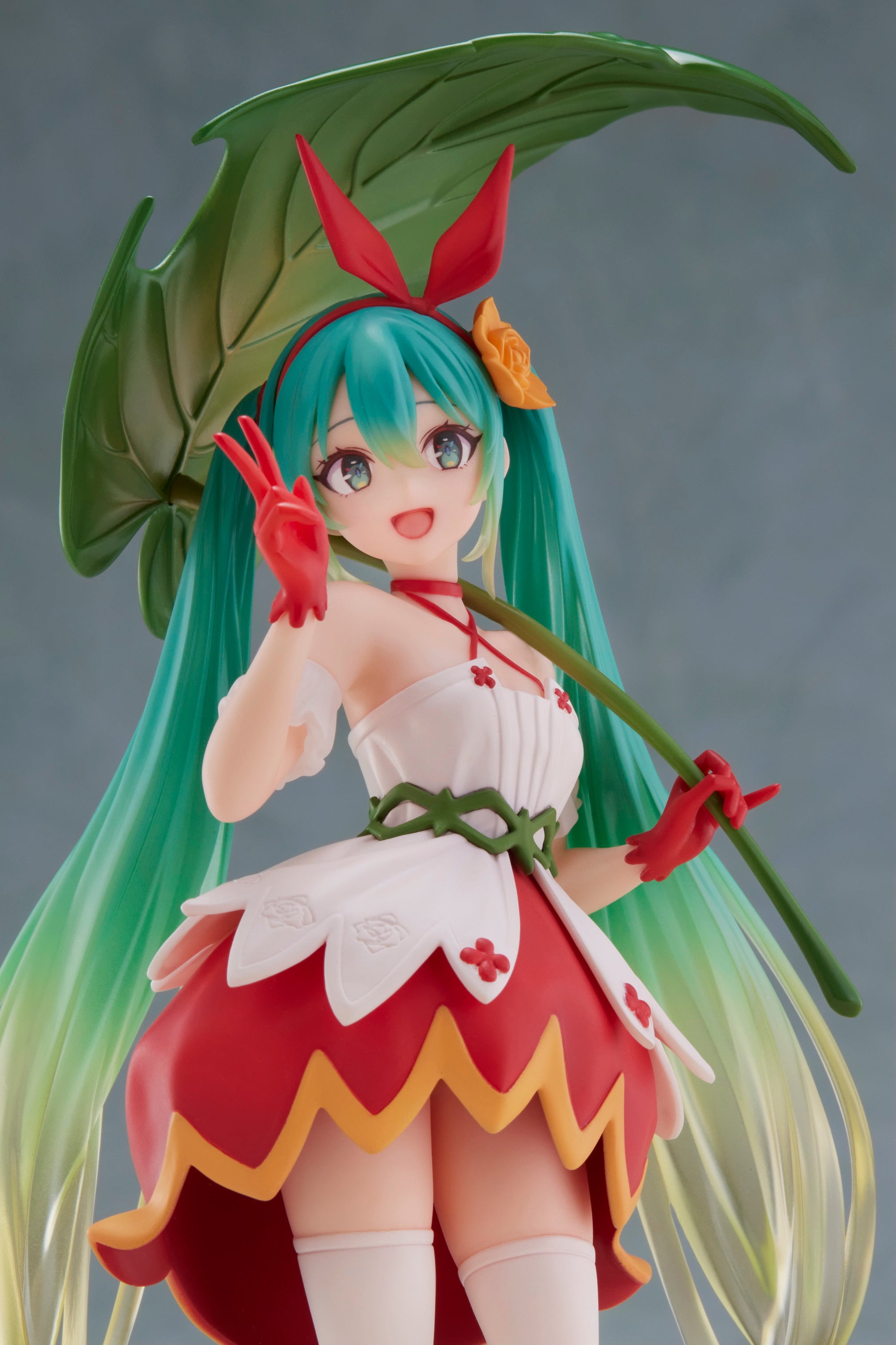 PRE-ORDER Hatsune Miku in Wonderland Figure - Thumbelina