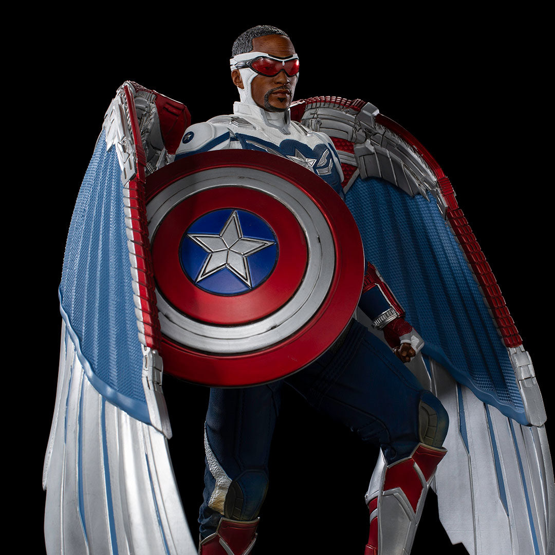PRE-ORDER Falcon and the Winter Soldier - Captain America Sam Wilson Closed Wings Version Legacy Replica 1/4