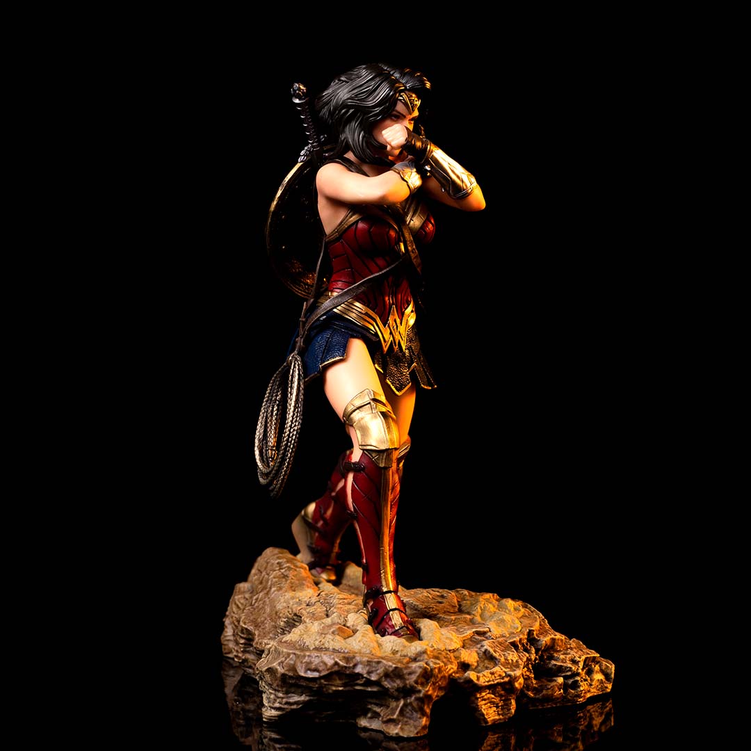PRE-ORDER Zack Snyder's Justice League - Wonder Woman Art Scale 1/10