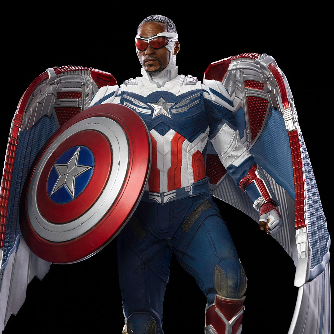 PRE-ORDER Falcon and the Winter Soldier - Captain America Sam Wilson Closed Wings Version Legacy Replica 1/4