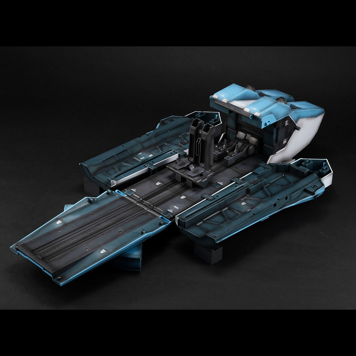 PRE-ORDER Realistic Model Series - Mobile Suit Gundam 00 - Ptolemy Container: Renewal Edition 1/144 [EXCLUSIVE]