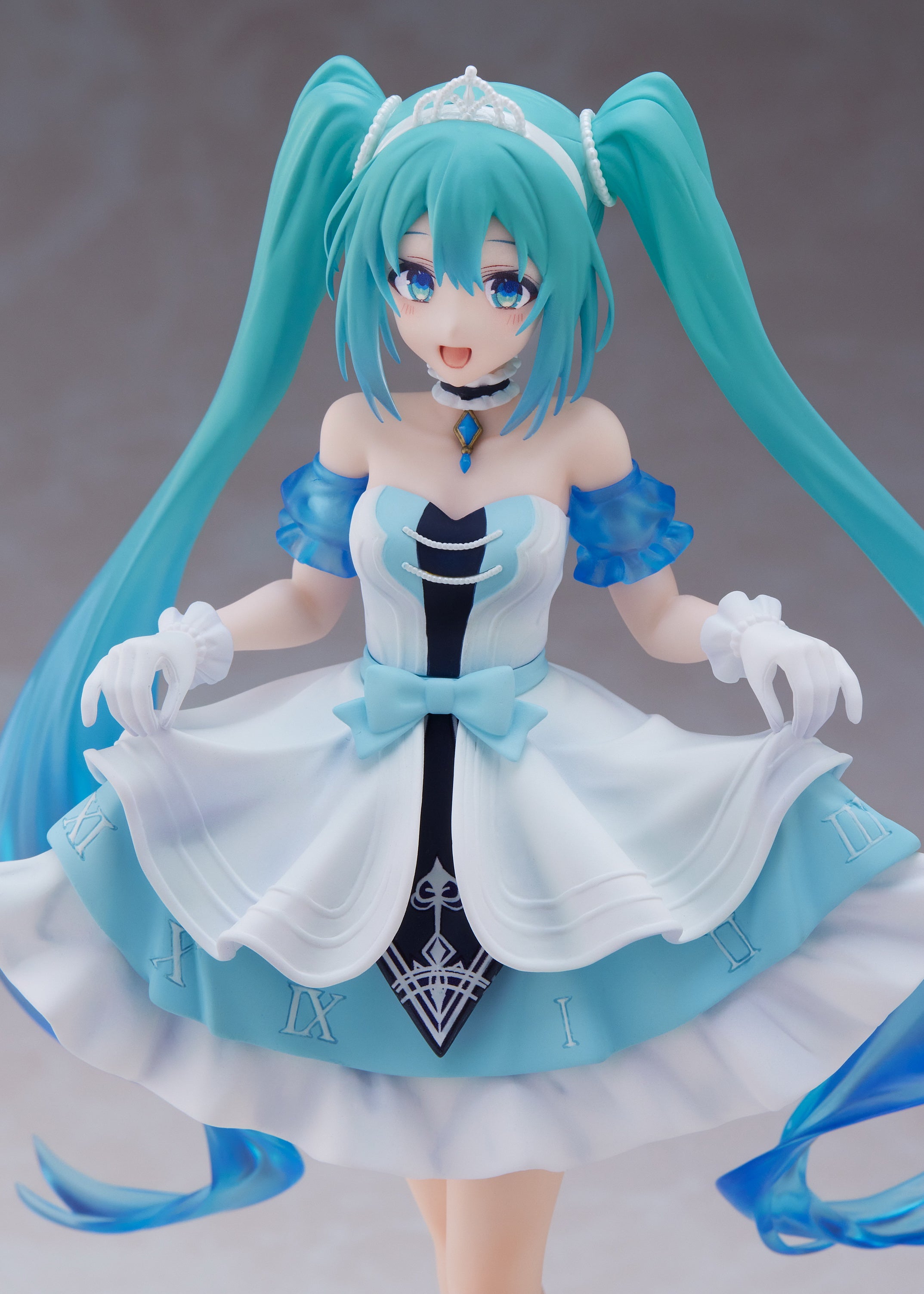 PRE-ORDER Hatsune Miku in Wonderland Figure - Cinderella