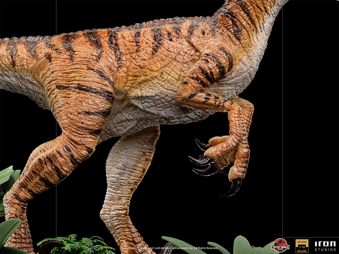 PRE-ORDER Jurassic World Fallen Kingdom - Velociraptor Deluxe Art Scale 1/10