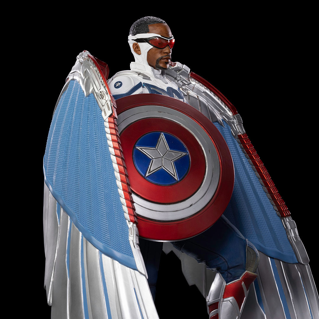 PRE-ORDER Falcon and the Winter Soldier - Captain America Sam Wilson Closed Wings Version Legacy Replica 1/4