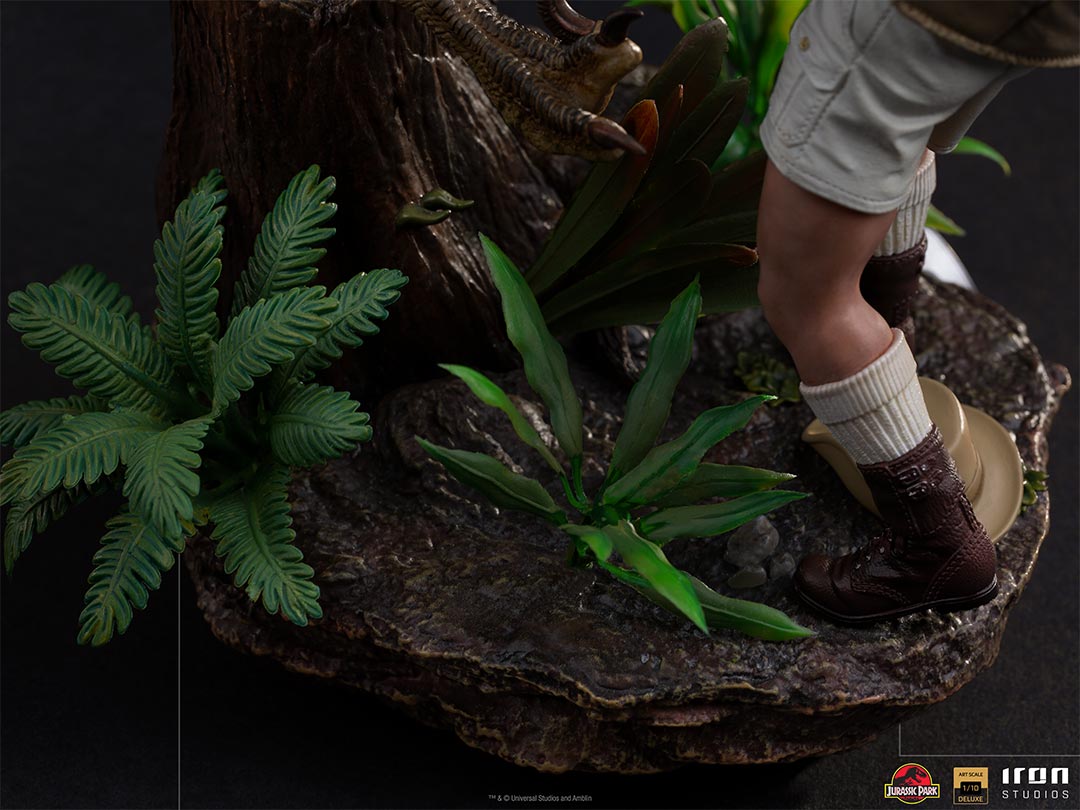 PRE-ORDER Jurassic Park - Clever Girl Deluxe Art Scale 1/10