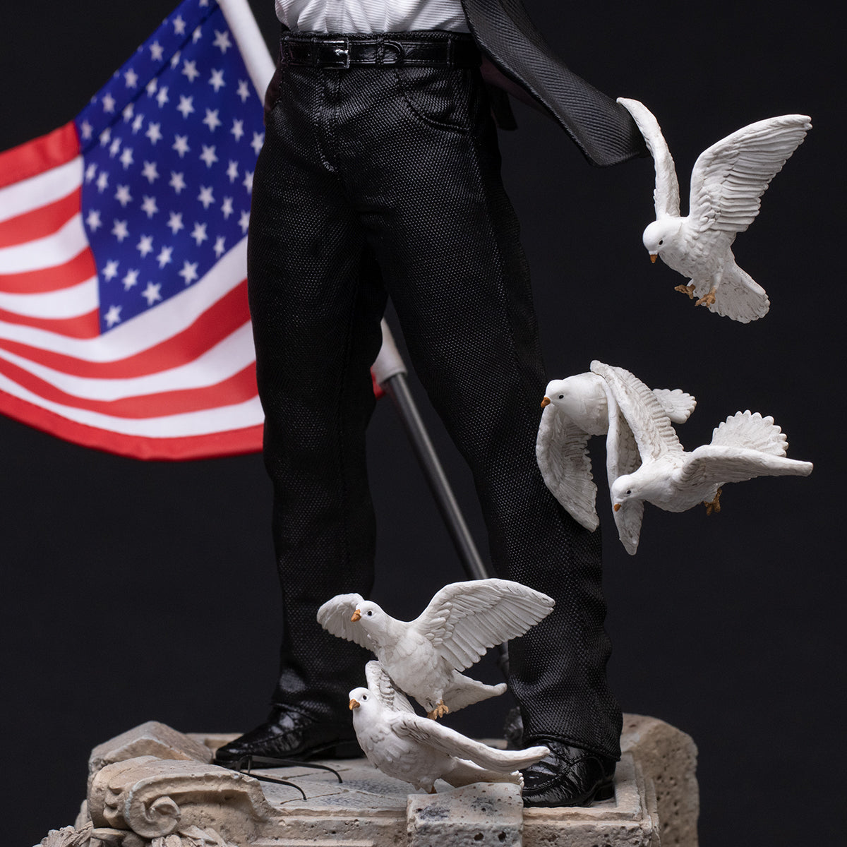 PRE-ORDER DC Comics - Clark Kent Deluxe Statue Art Scale 1/10