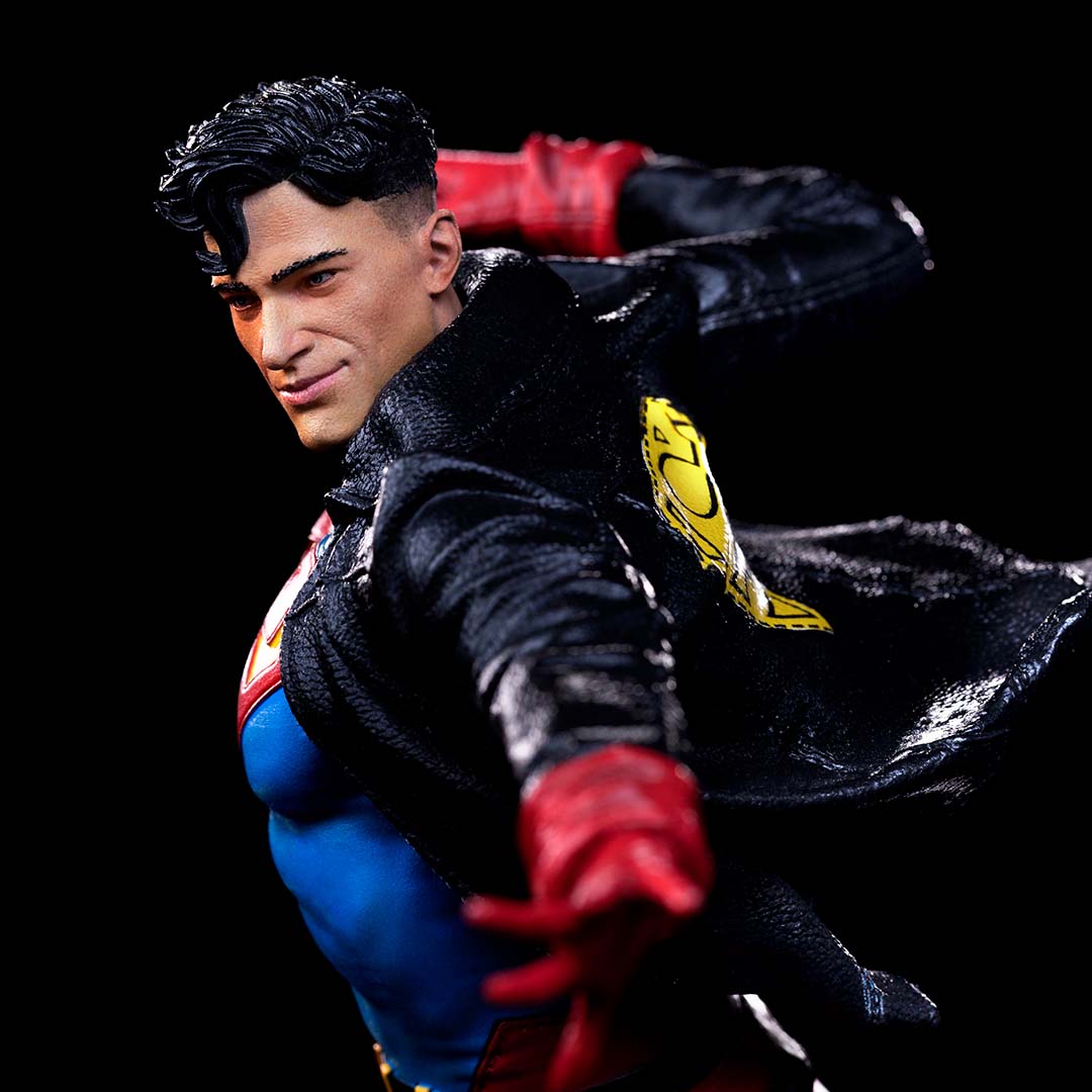 PRE-ORDER DC Comics Series #7 - Superboy Deluxe Art Scale 1/10