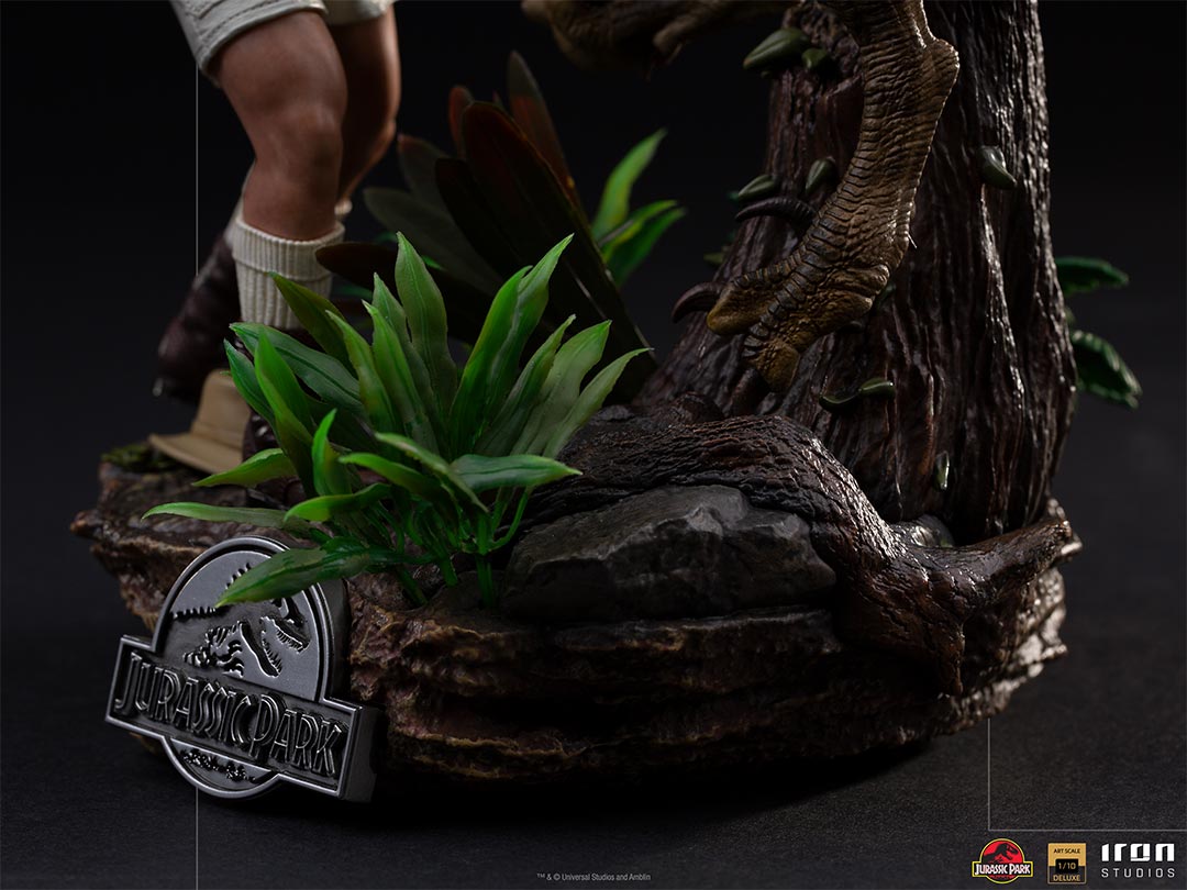 PRE-ORDER Jurassic Park - Clever Girl Deluxe Art Scale 1/10