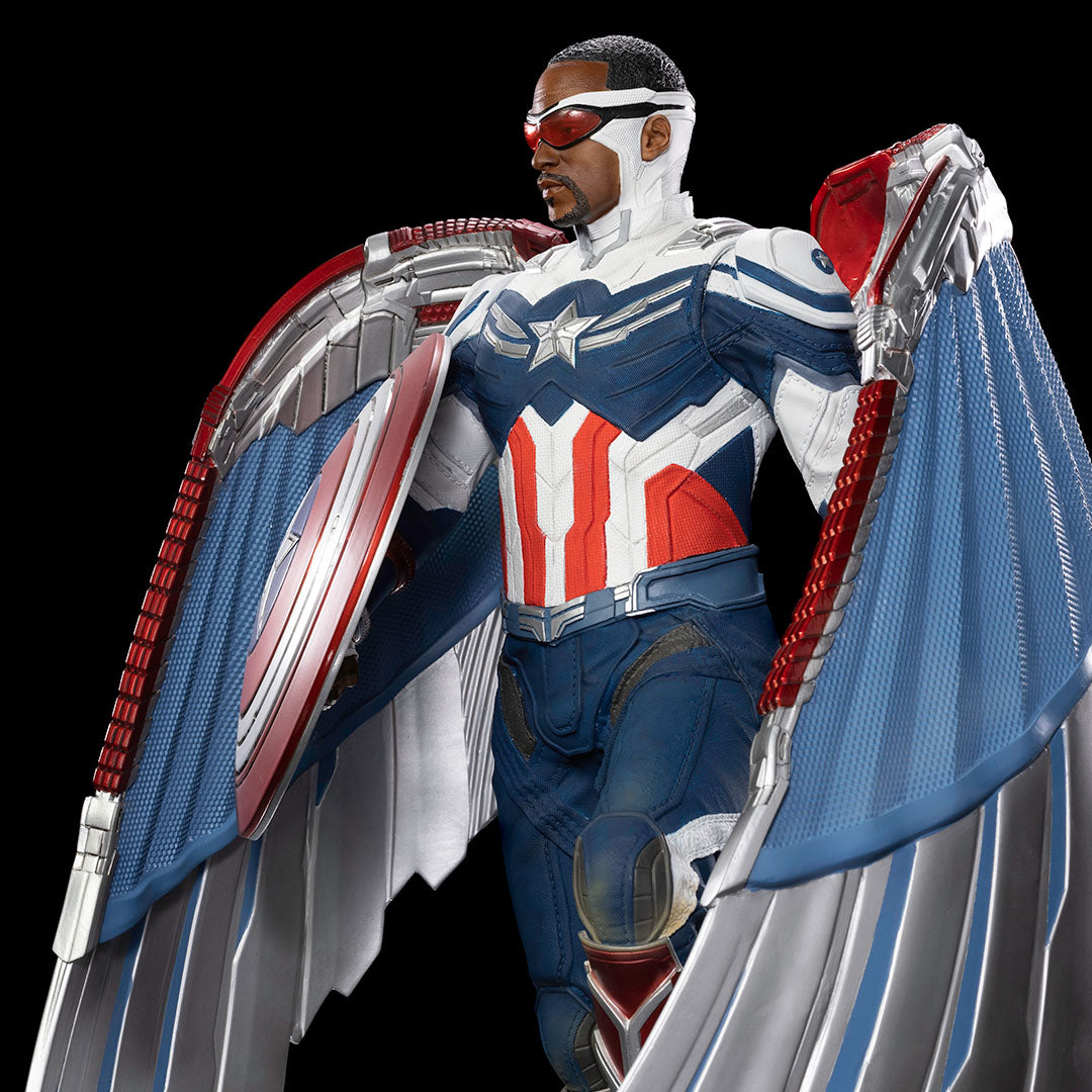PRE-ORDER Falcon and the Winter Soldier - Captain America Sam Wilson Closed Wings Version Legacy Replica 1/4
