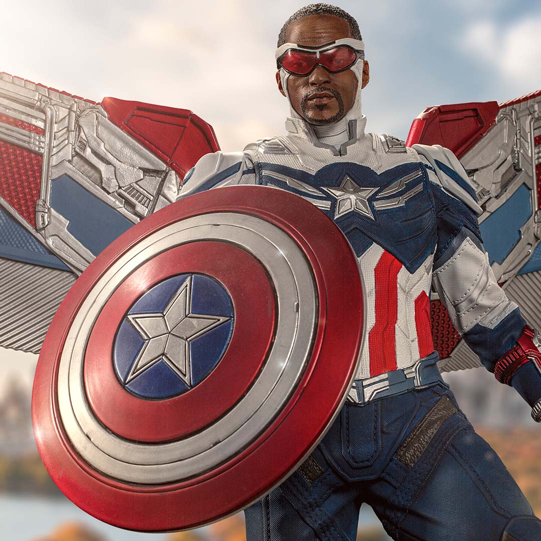 PRE-ORDER Falcon and the Winter Soldier - Captain America Sam Wilson Open Wings Version Legacy Replica 1/4