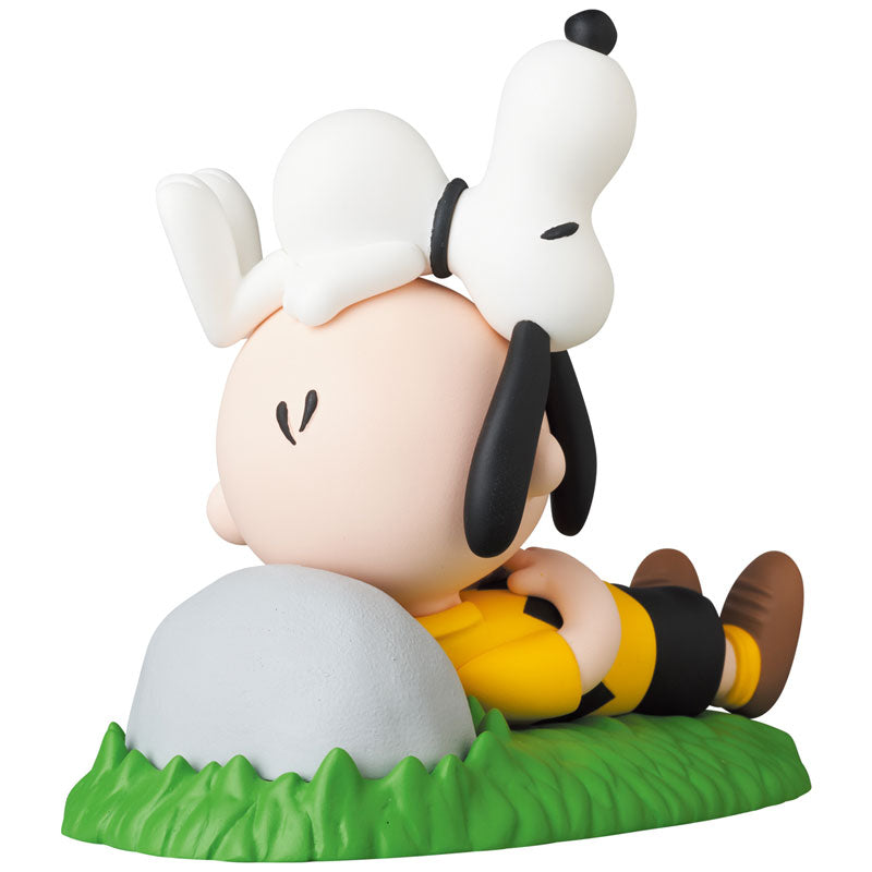 PRE-ORDER UDF No.681 - Peanuts Series 13 - Napping Charlie Brown & Snoopy