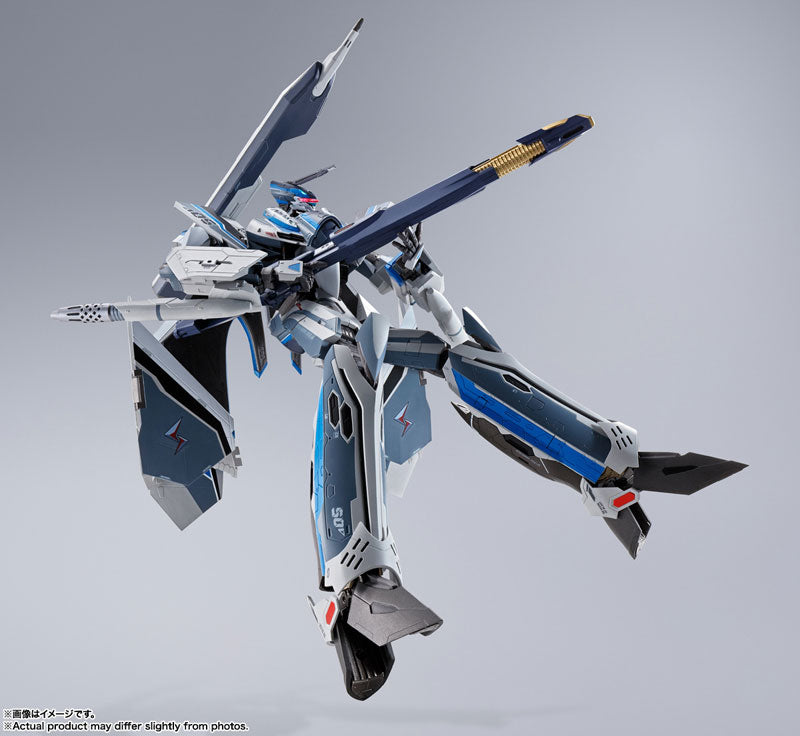 PRE-ORDER DX Chogokin - Macross Delta Movie: Absolute Live!!!!!! - VF-31AX Kyros Plus (Hayate Immelmann Aircraft)