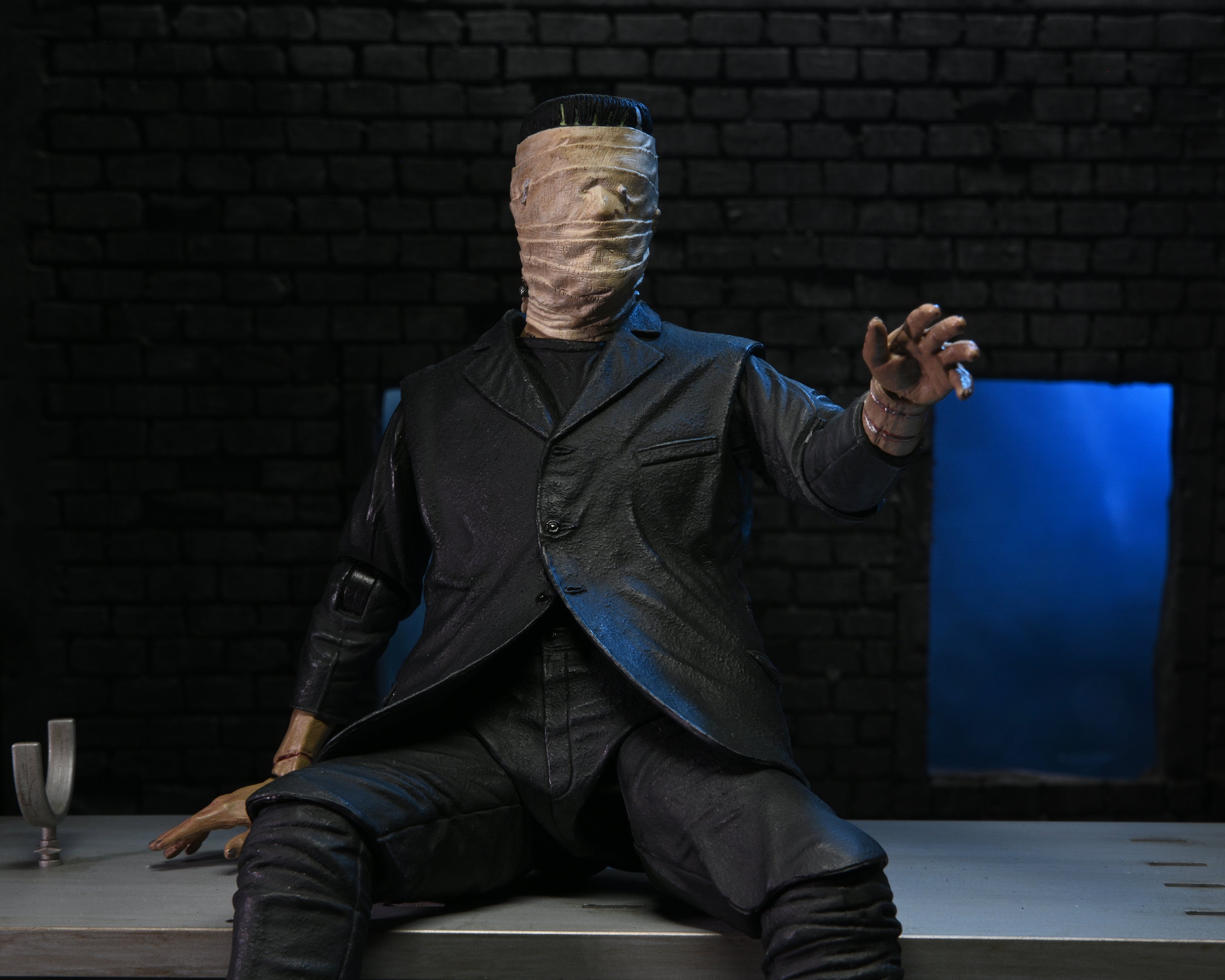 PRE-ORDER Universal Monsters - Frankenstein Accessory Pack