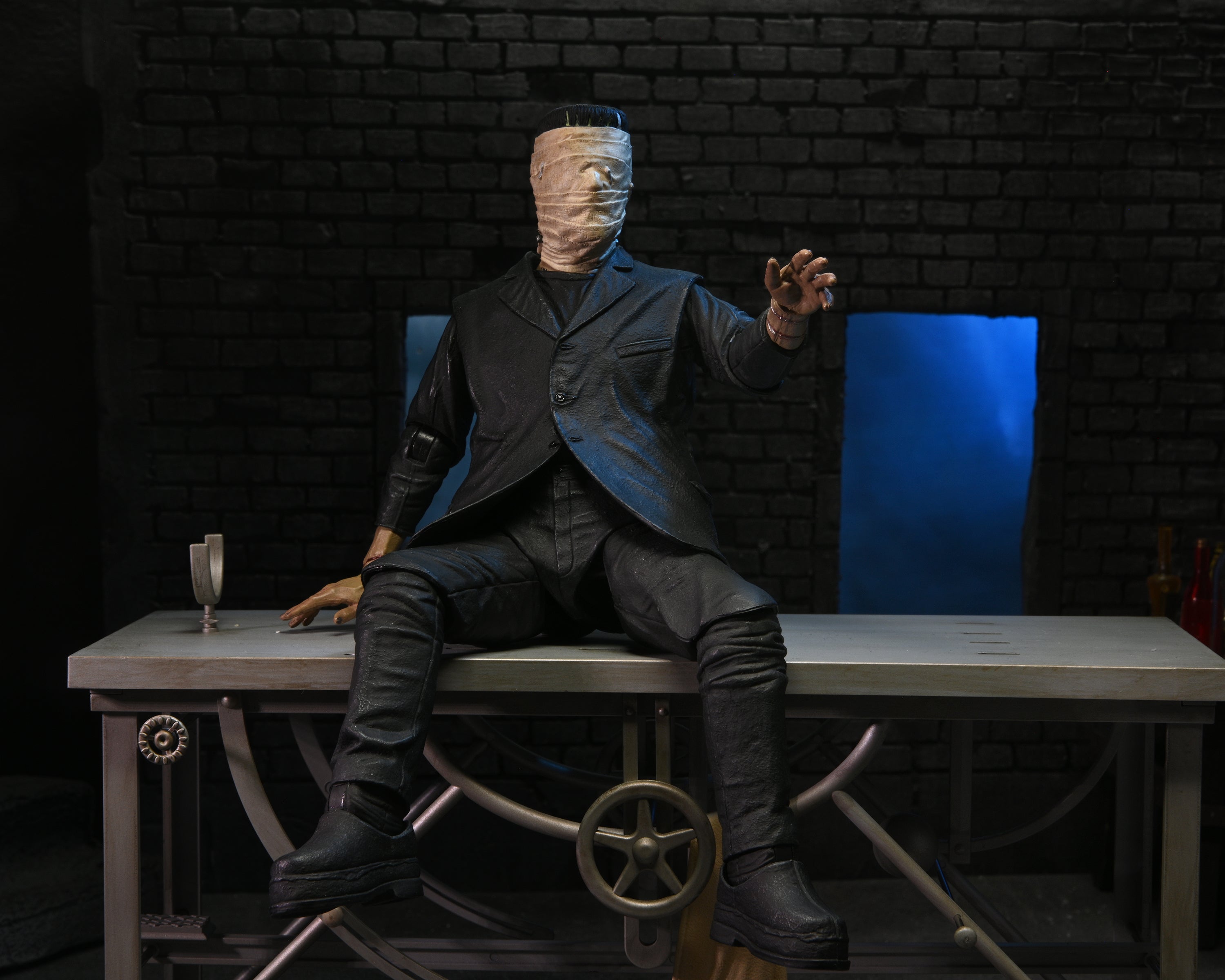 PRE-ORDER Universal Monsters - Frankenstein Accessory Pack