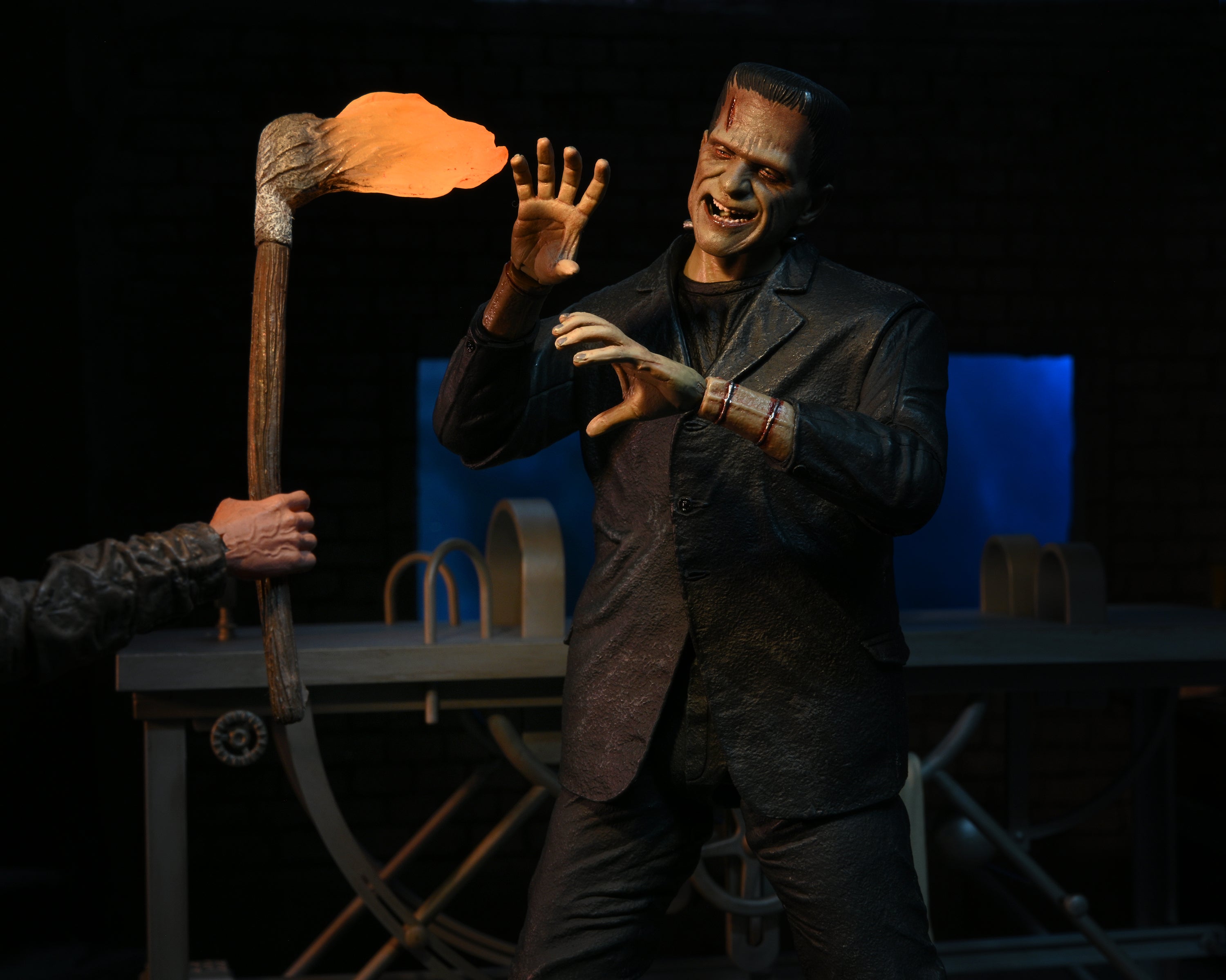 PRE-ORDER Universal Monsters - Frankenstein Accessory Pack