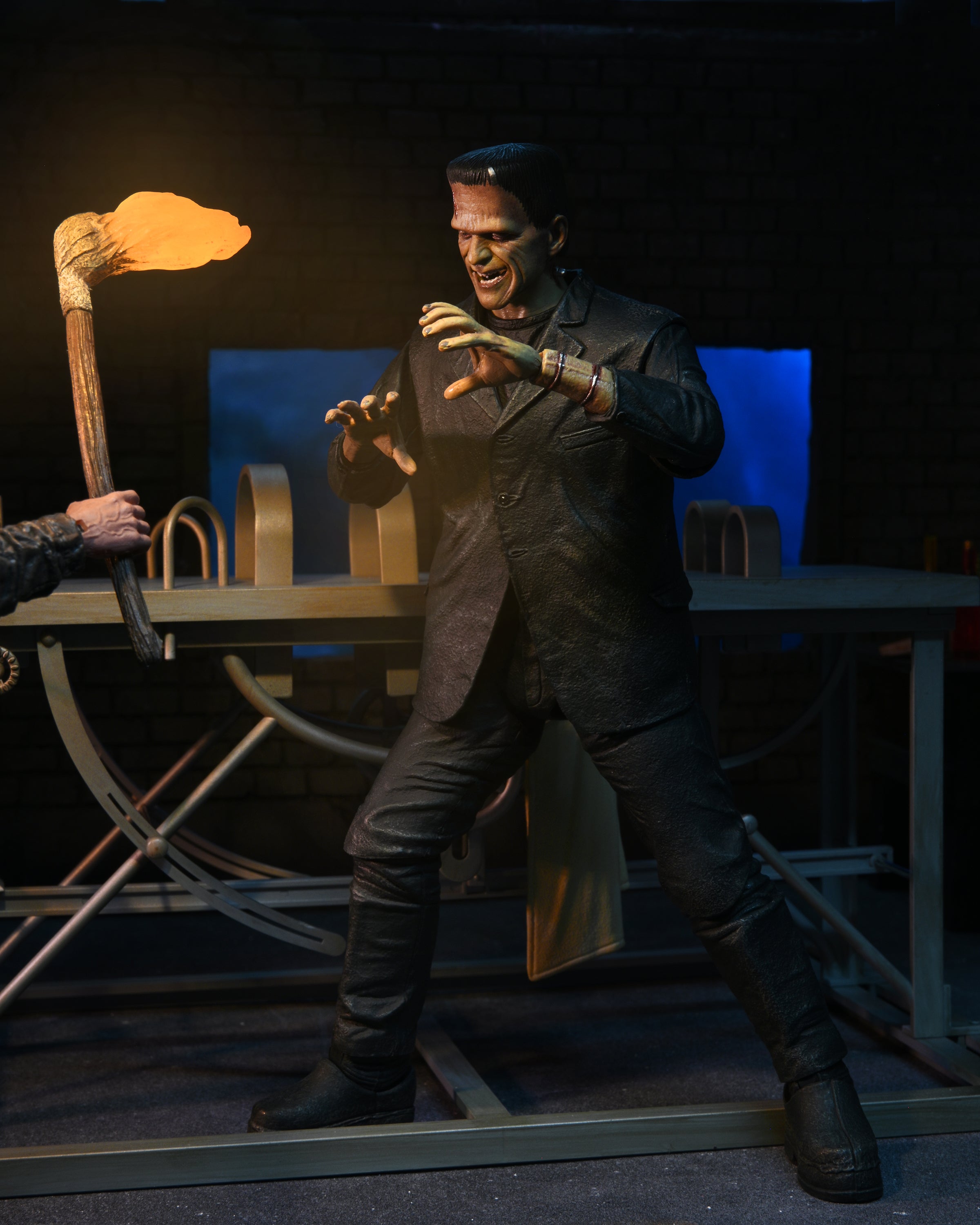 PRE-ORDER Universal Monsters - Frankenstein Accessory Pack