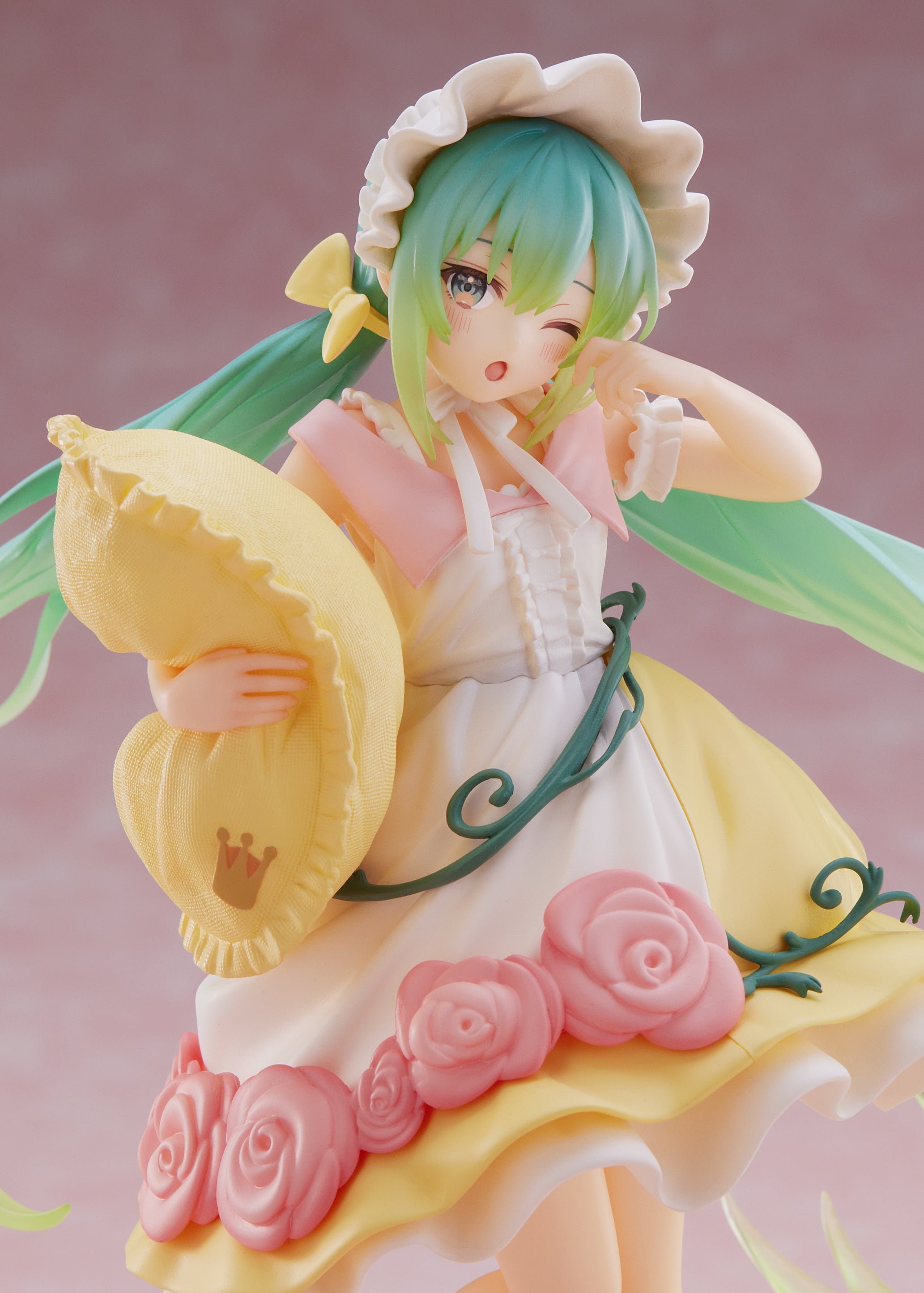PRE-ORDER Hatsune Miku in Wonderland Figure - Sleeping Beauty
