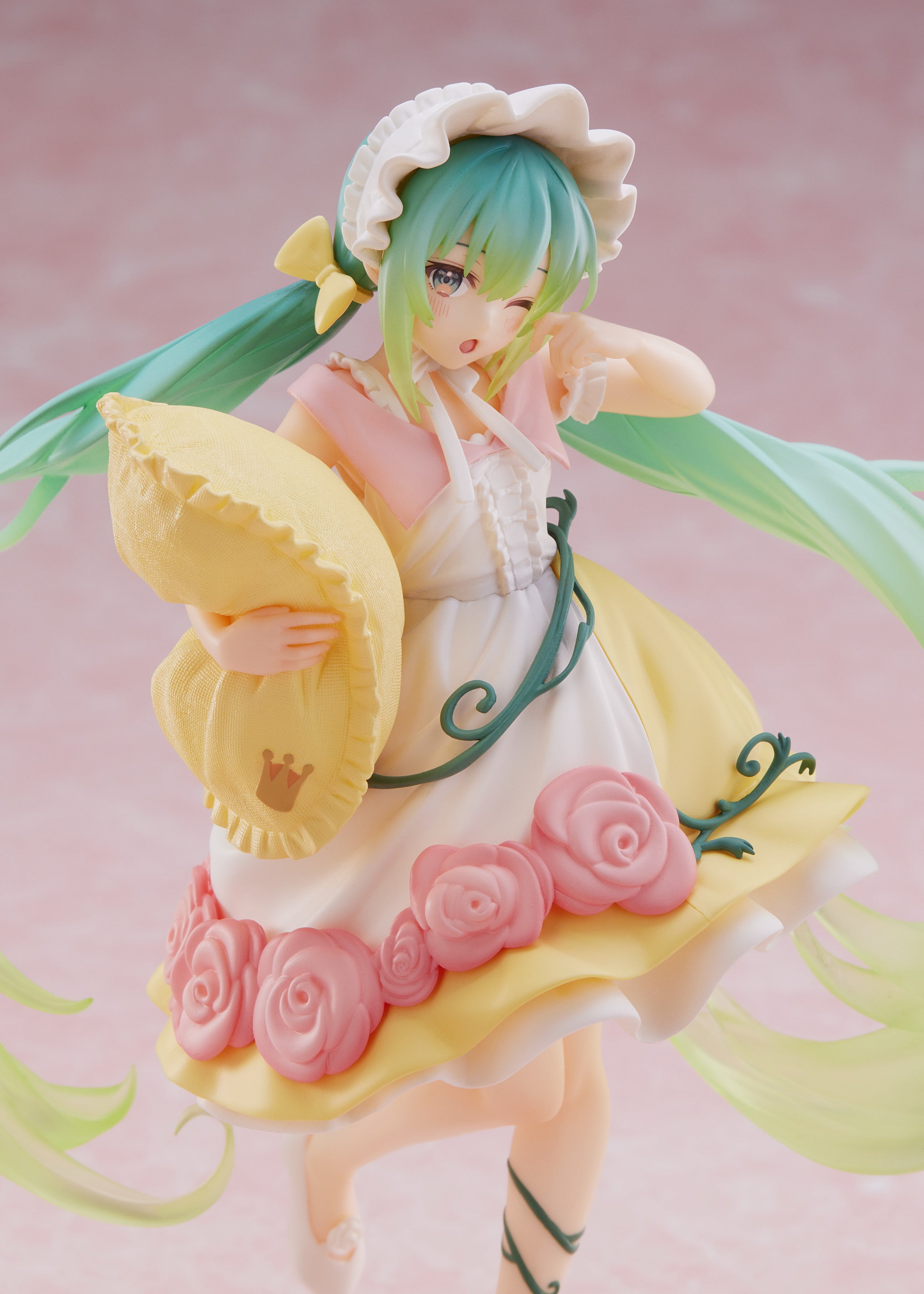 PRE-ORDER Hatsune Miku in Wonderland Figure - Sleeping Beauty