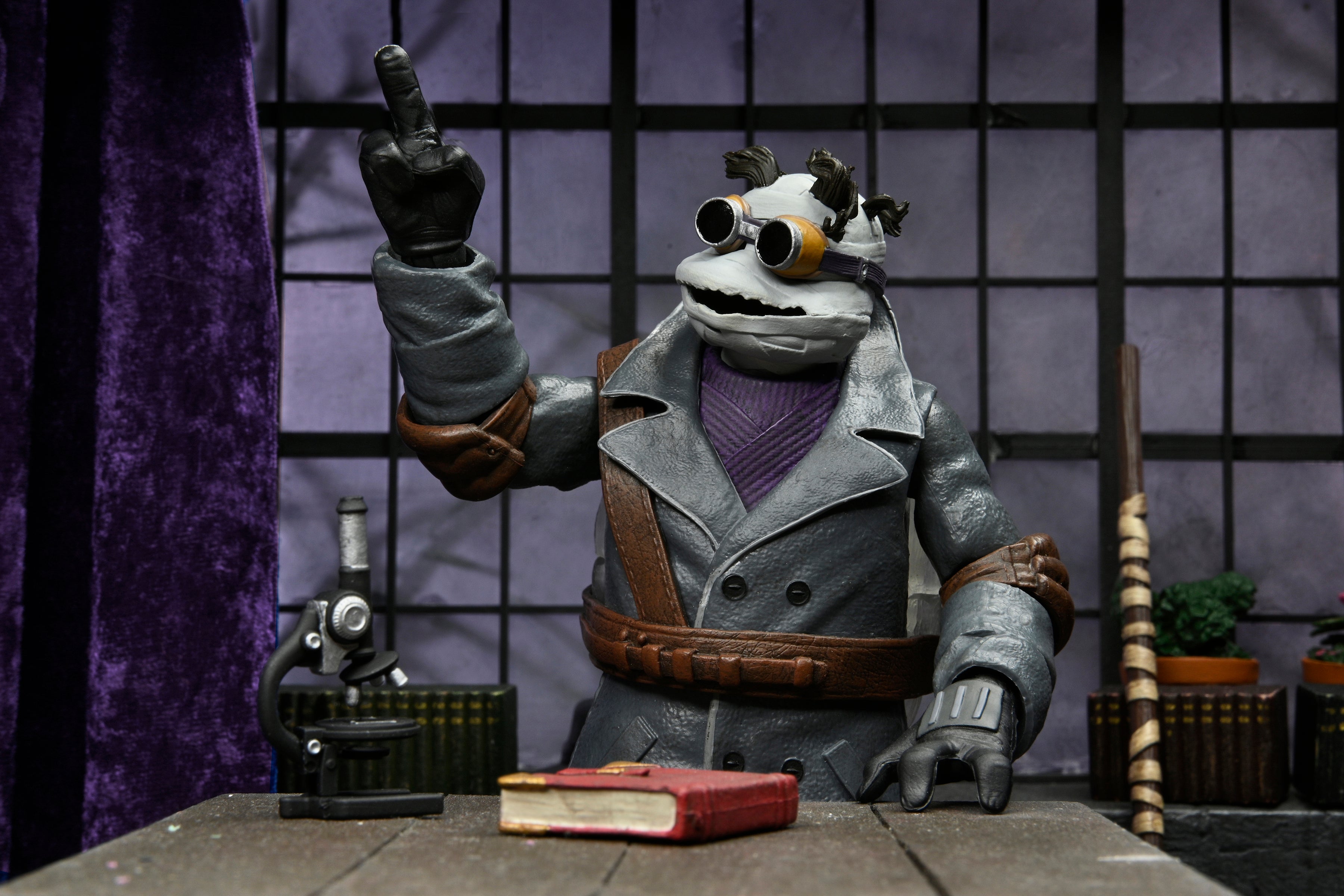 PRE-ORDER 7-inch Action Figure - Universal Monsters x Teenage Mutant Ninja Turtles - Ultimate Donatello as The Invisible Man