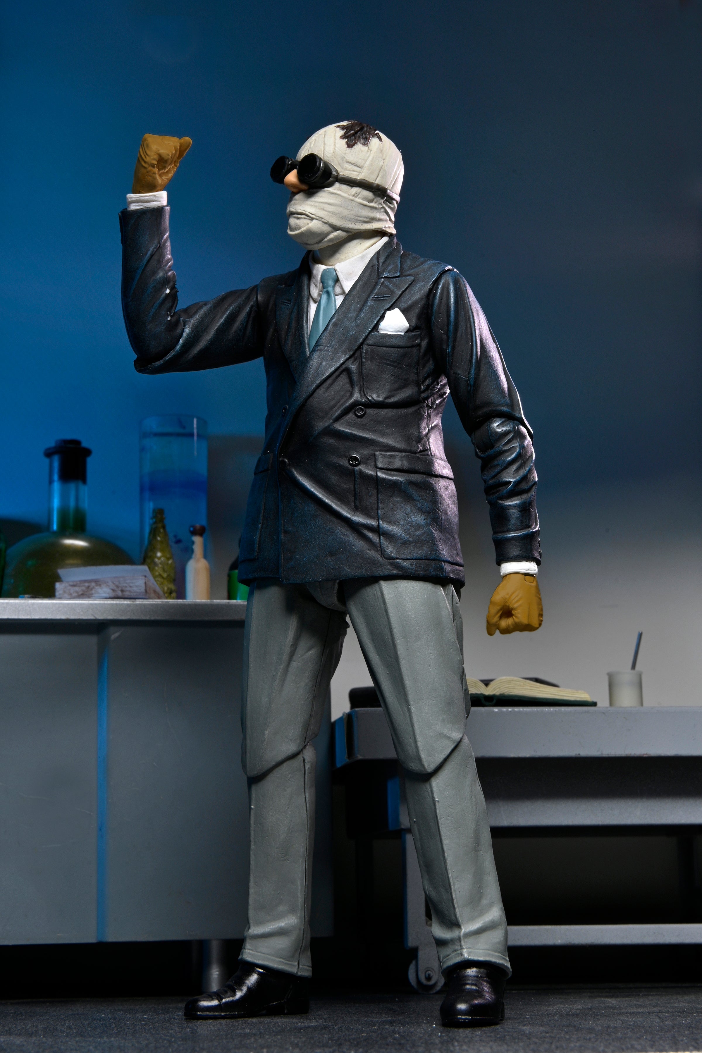 PRE-ORDER Ultimate Monsters - Utimate Invisible Man
