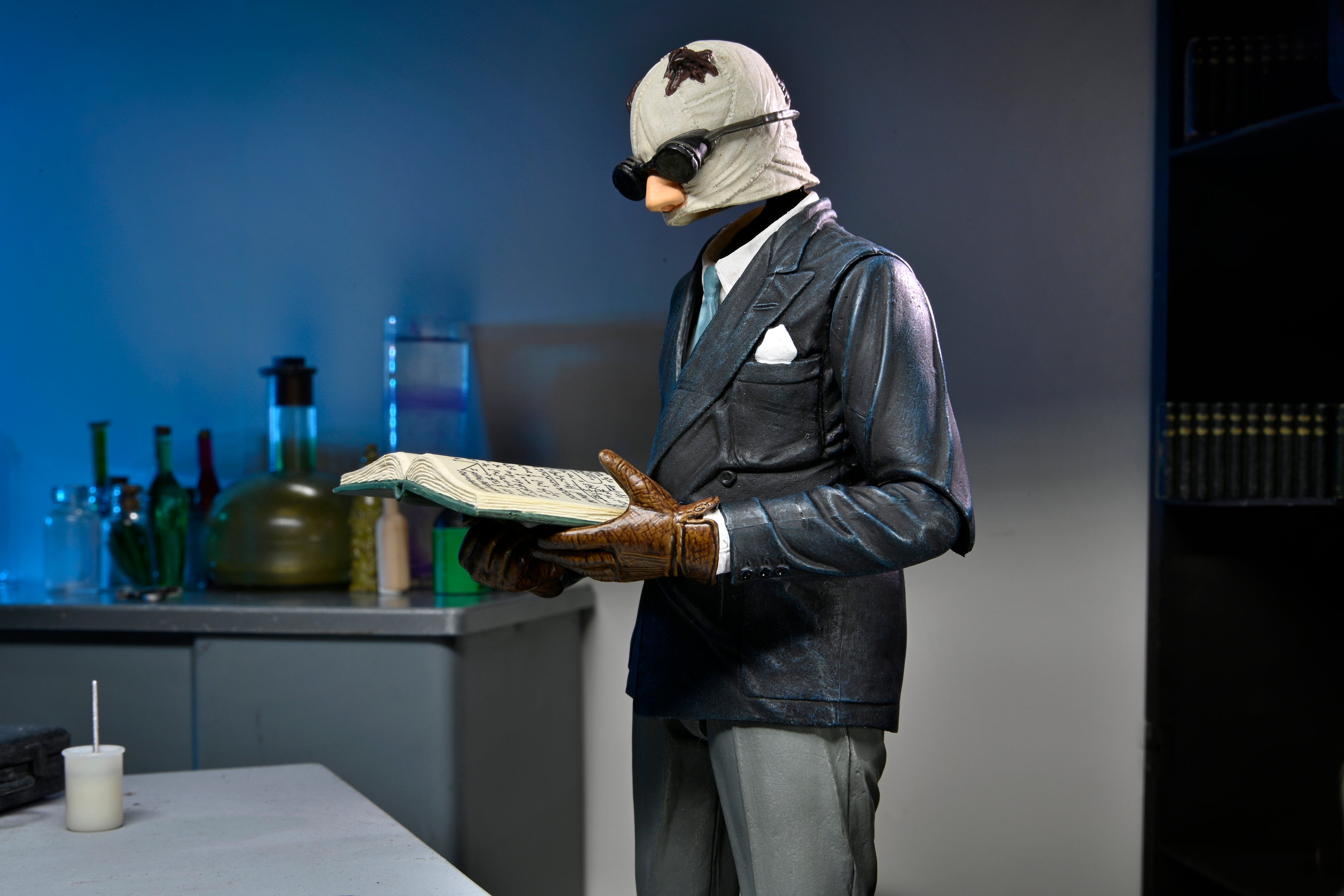 PRE-ORDER Ultimate Monsters - Utimate Invisible Man