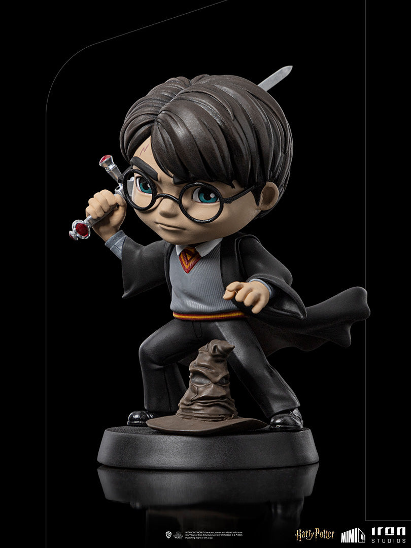 PRE-ORDER MiniCo - Harry Potter - Harry Potter with Sword of Gryffindor