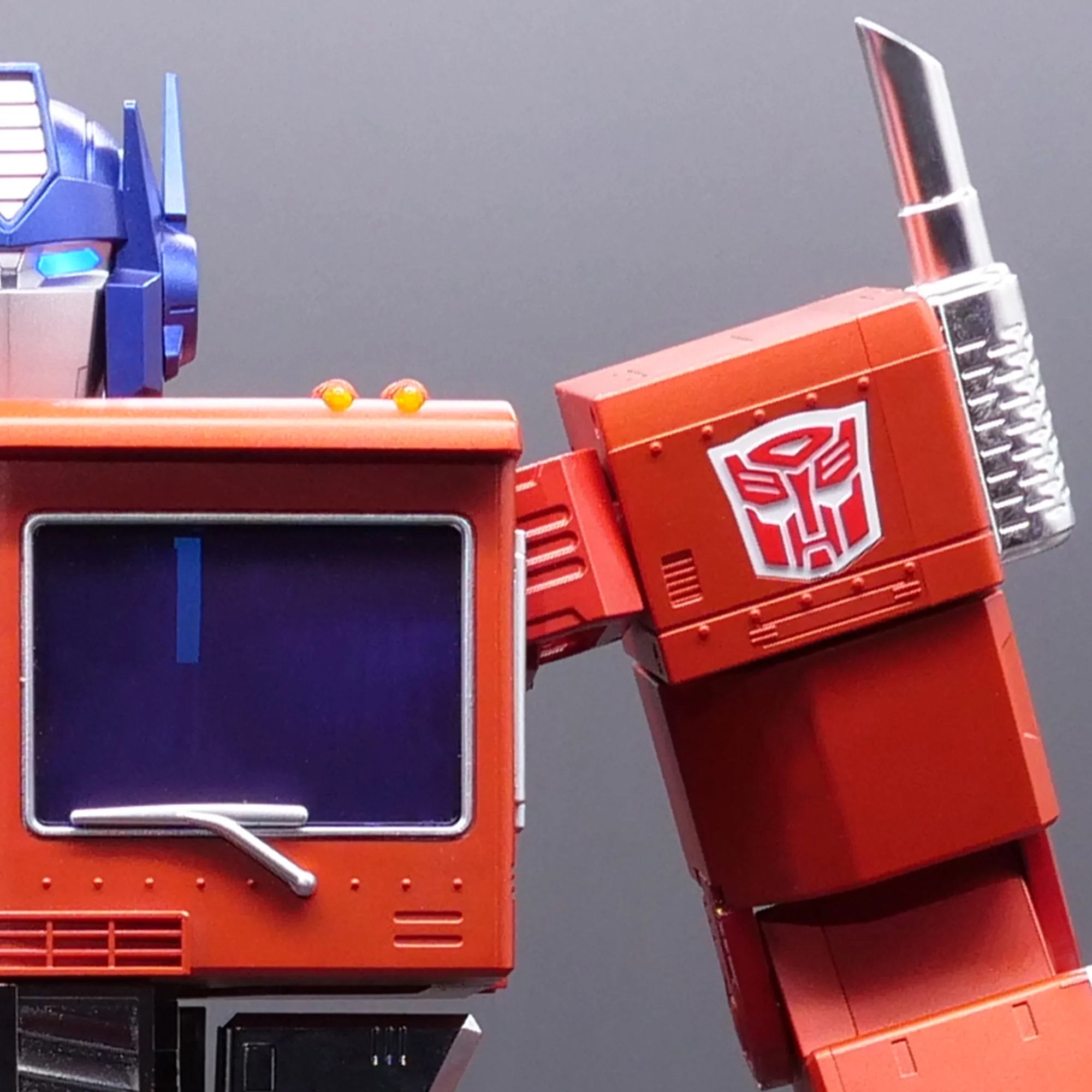 IN-STOCK Robosen - Tranformers - Optimus Prime Auto-Converting Programmable Robot