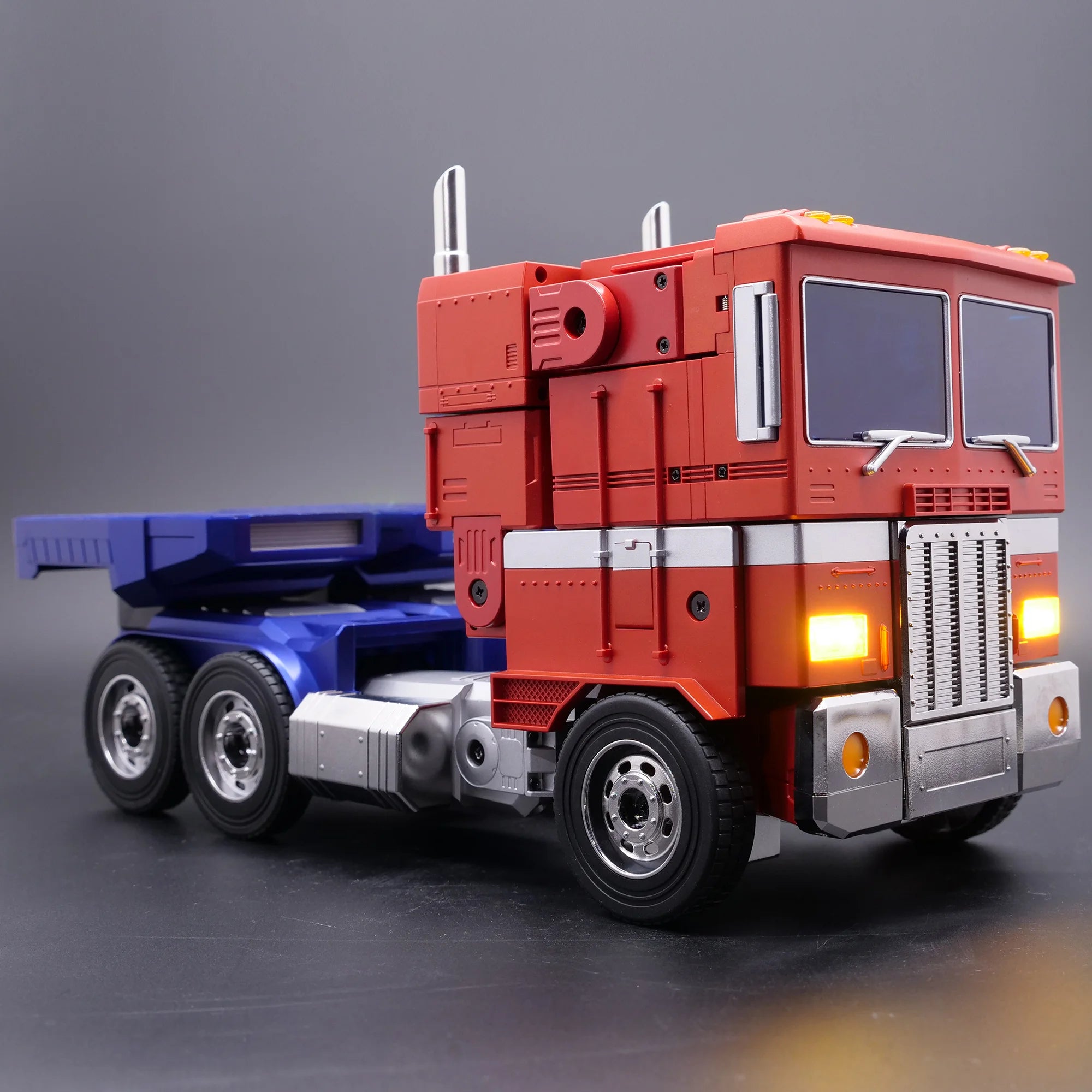 IN-STOCK Robosen - Tranformers - Optimus Prime Auto-Converting Programmable Robot