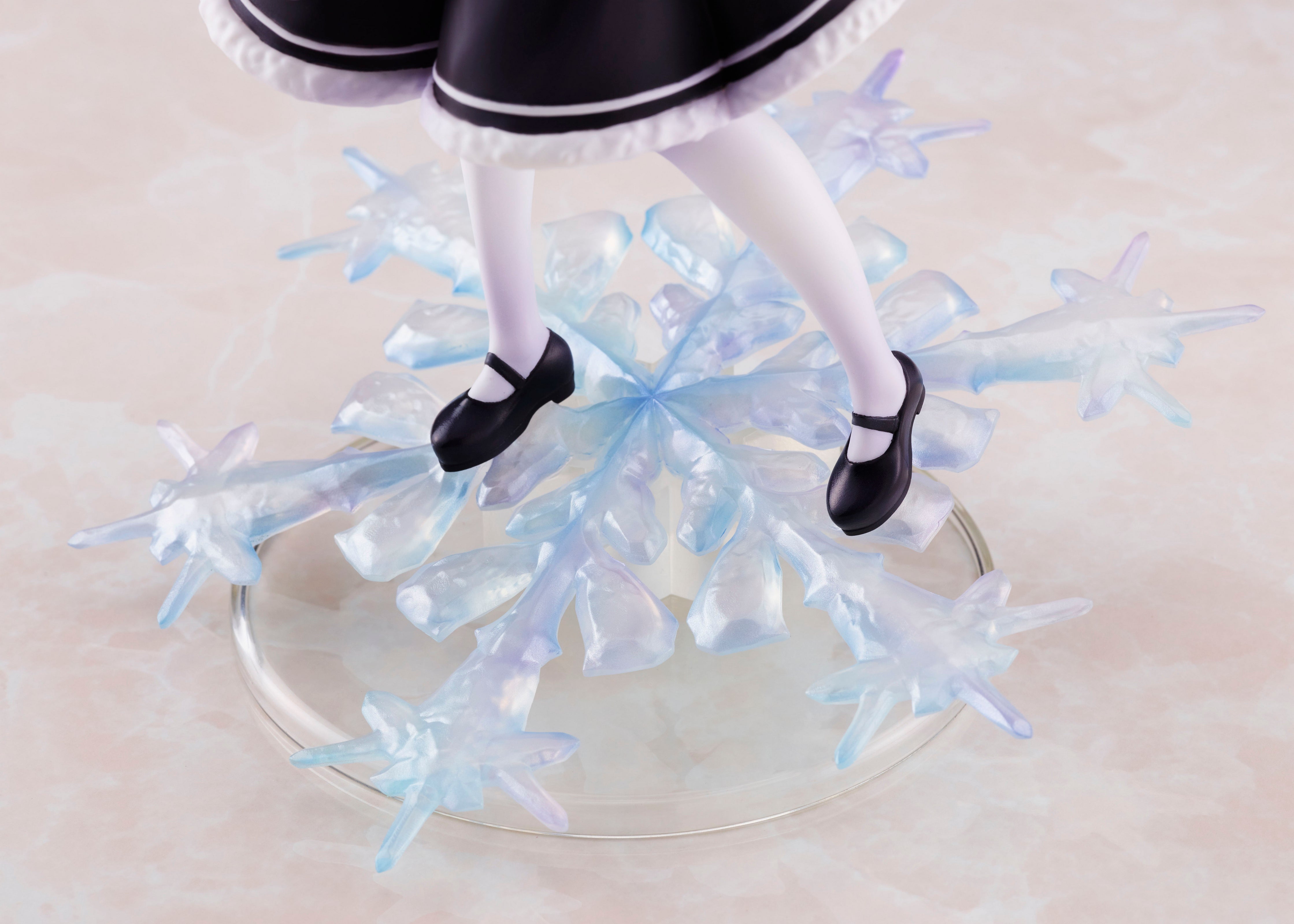 PRE-ORDER Re:ZERO -Starting Life in Another World- AMP Figure - Rem: Winter Maid Image Ver. [September Release]