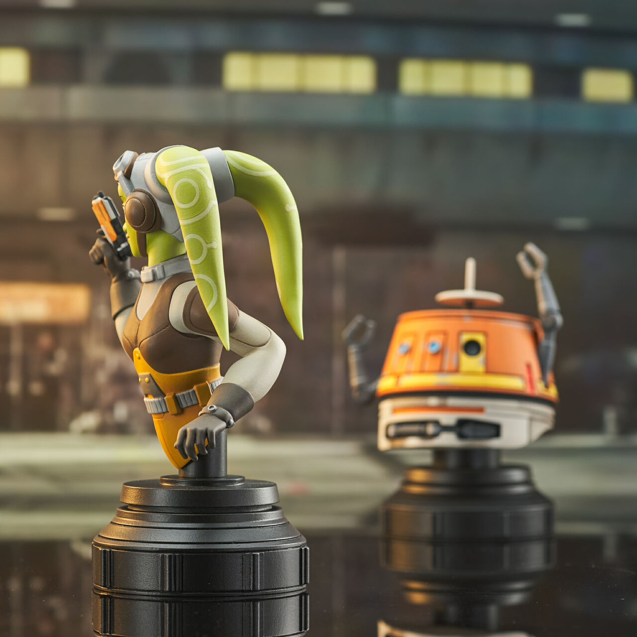 PRE-ORDER Star Wars Rebels - Hera and Chopper Bust