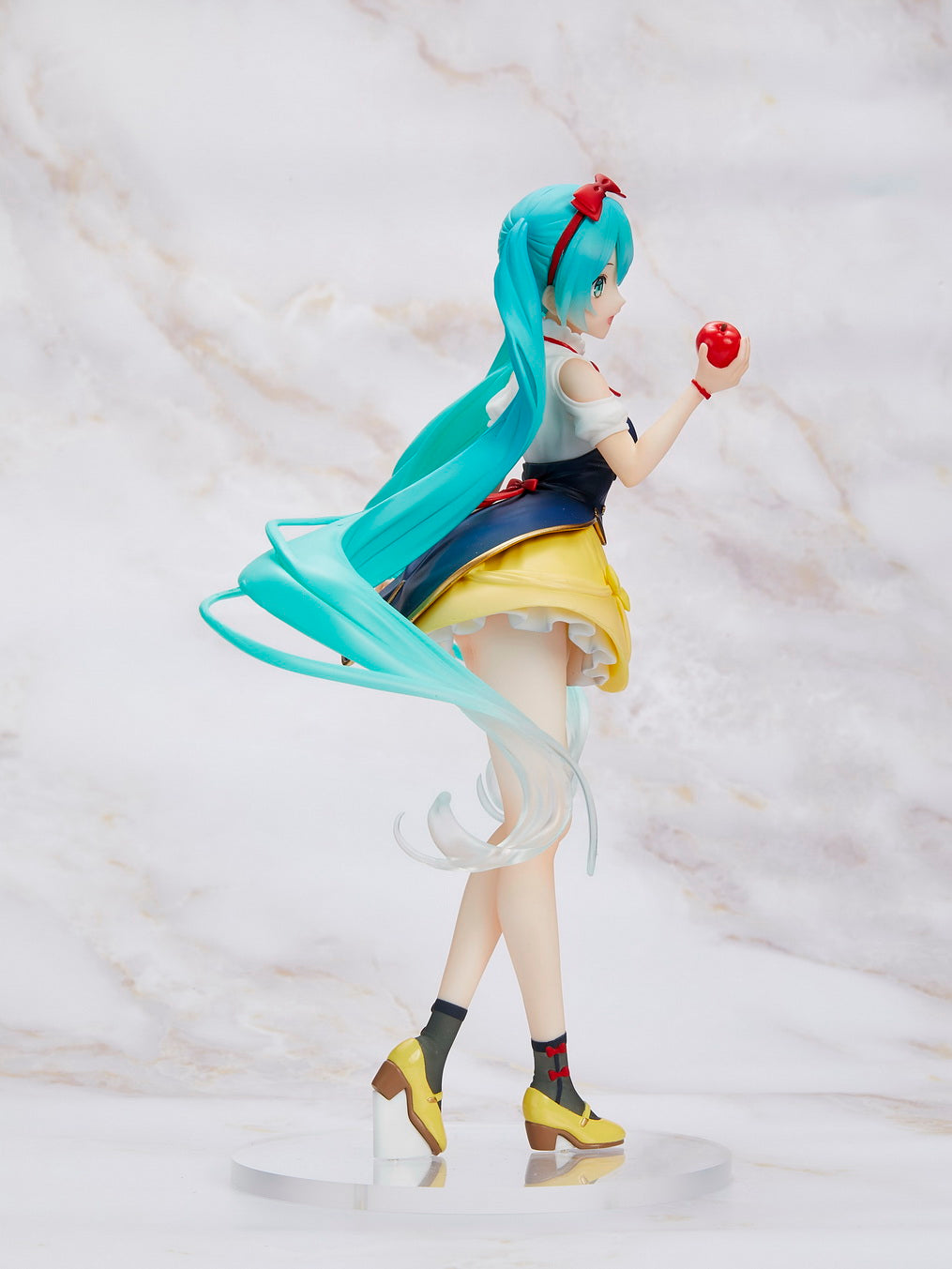 PRE-ORDER Hatsune Miku in Wonderland Figure - Snow White