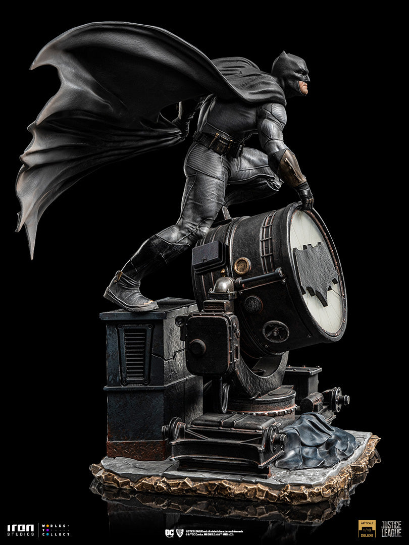 PRE-ORDER Zack Snyder's Justice League - Batman on Batsignal Deluxe Art Scale 1/10
