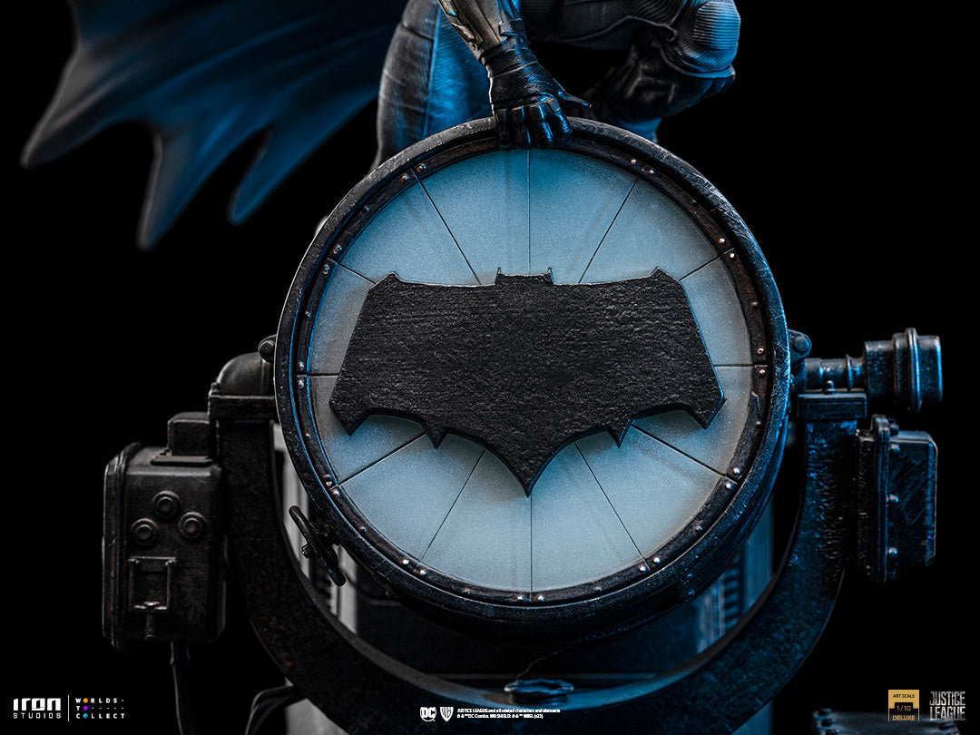 PRE-ORDER Zack Snyder's Justice League - Batman on Batsignal Deluxe Art Scale 1/10