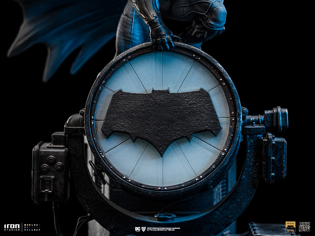 PRE-ORDER Zack Snyder's Justice League - Batman on Batsignal Deluxe Art Scale 1/10