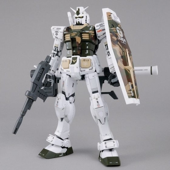 Bandai - Mobile Suit Gundam - MG 1/100 AAPE RX-78-2 Ver 3.0 GRN-CAMO 1/100 [EXCLUSIVE]