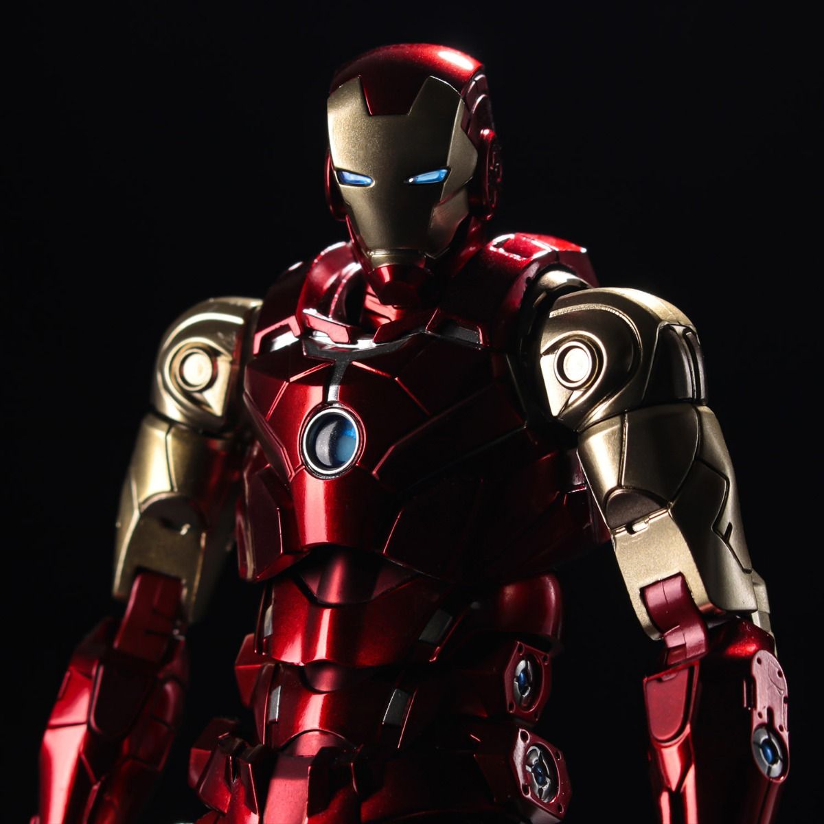 PRE-ORDER Fighting Armor - Iron Man [2nd Release]