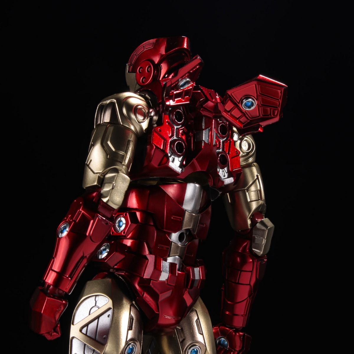 PRE-ORDER Fighting Armor - Iron Man [2nd Release]